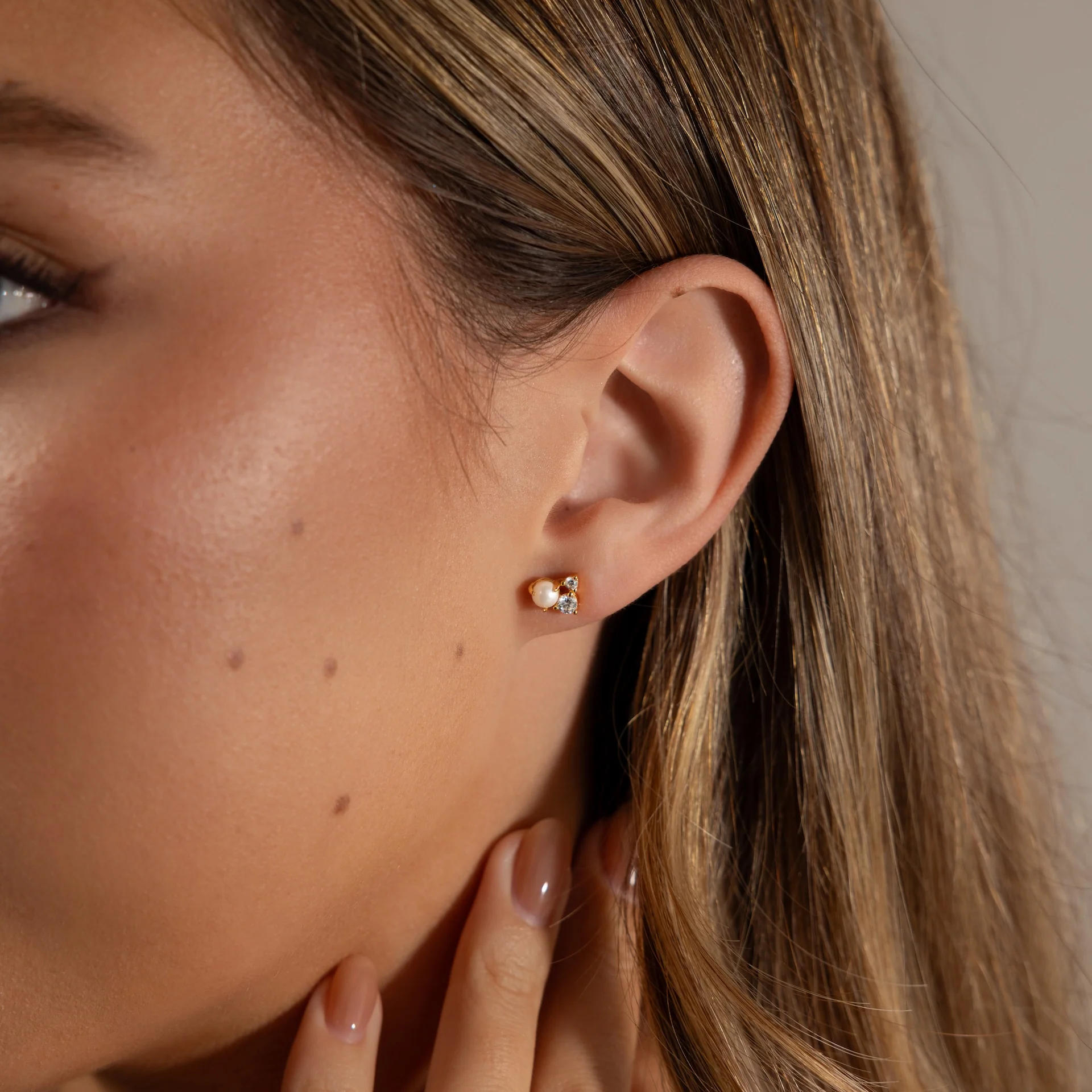 Pearl Diamond Cluster Studs in 18K Gold - Image 2