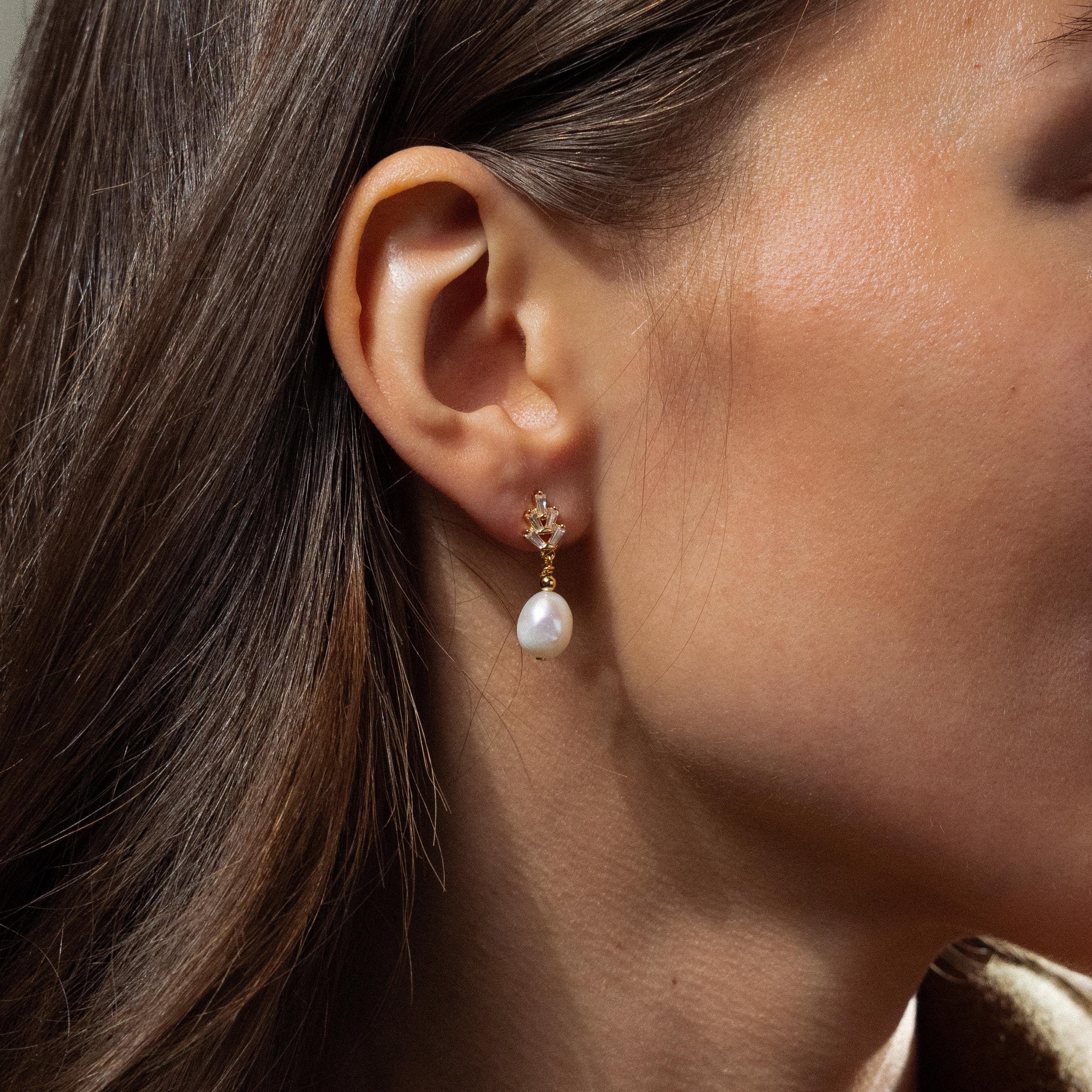 Pearl Diamond Drop Earrings in 18K Gold - Image 2
