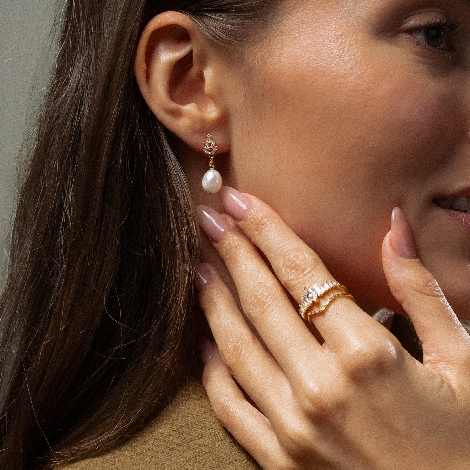 Pearl Diamond Drop Earrings in 18K Gold - Image 4