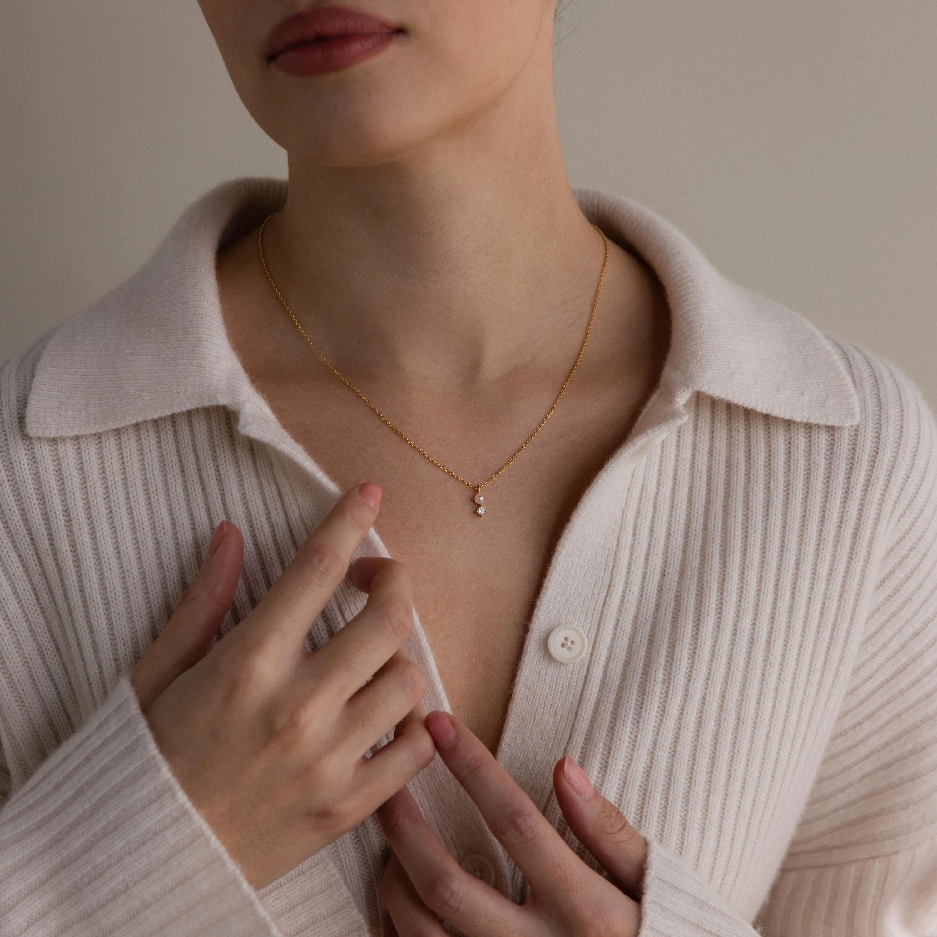 Pearl Diamond Drop Necklace in 18K Gold - Image 4