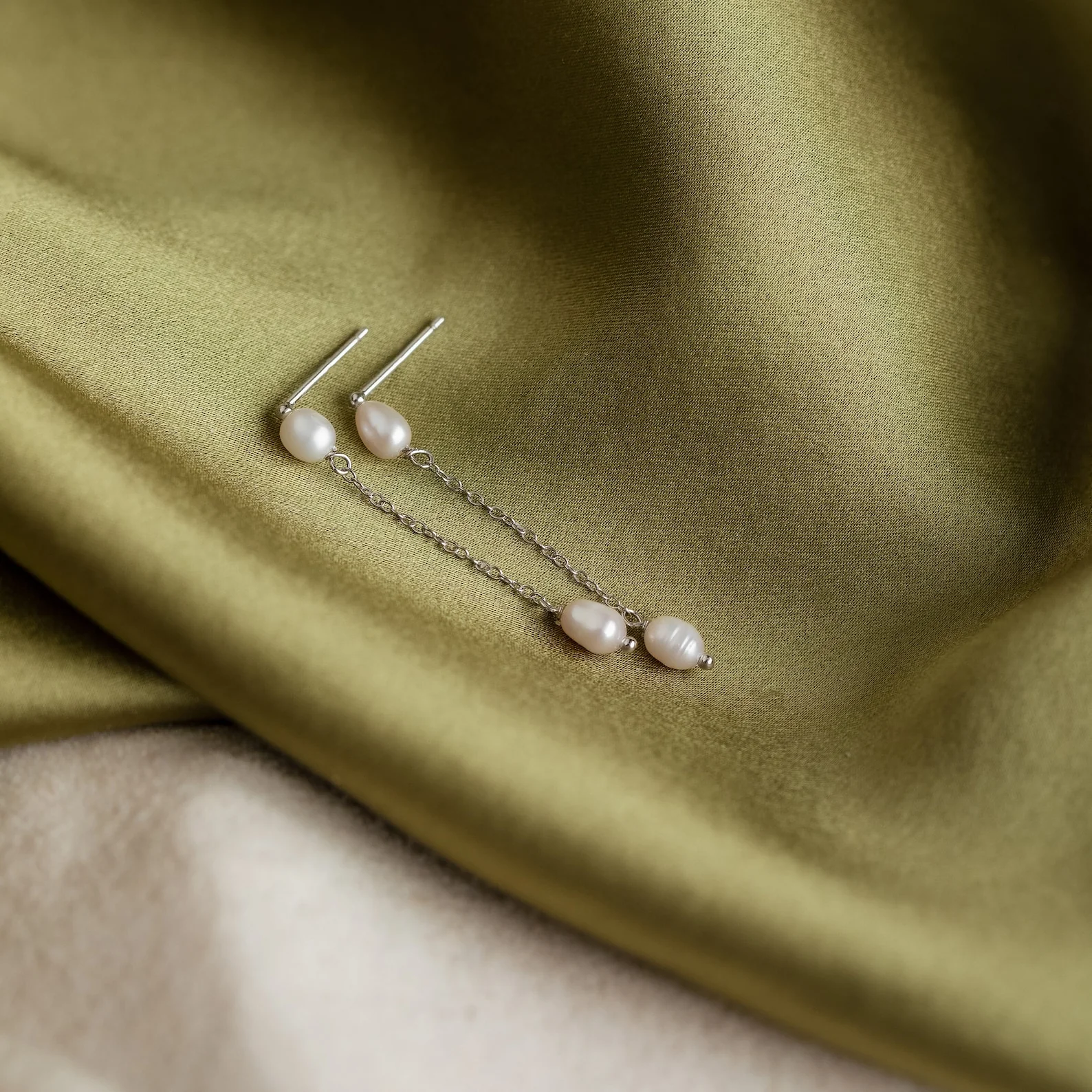 Pearl Drop Chain Earrings - Image 5