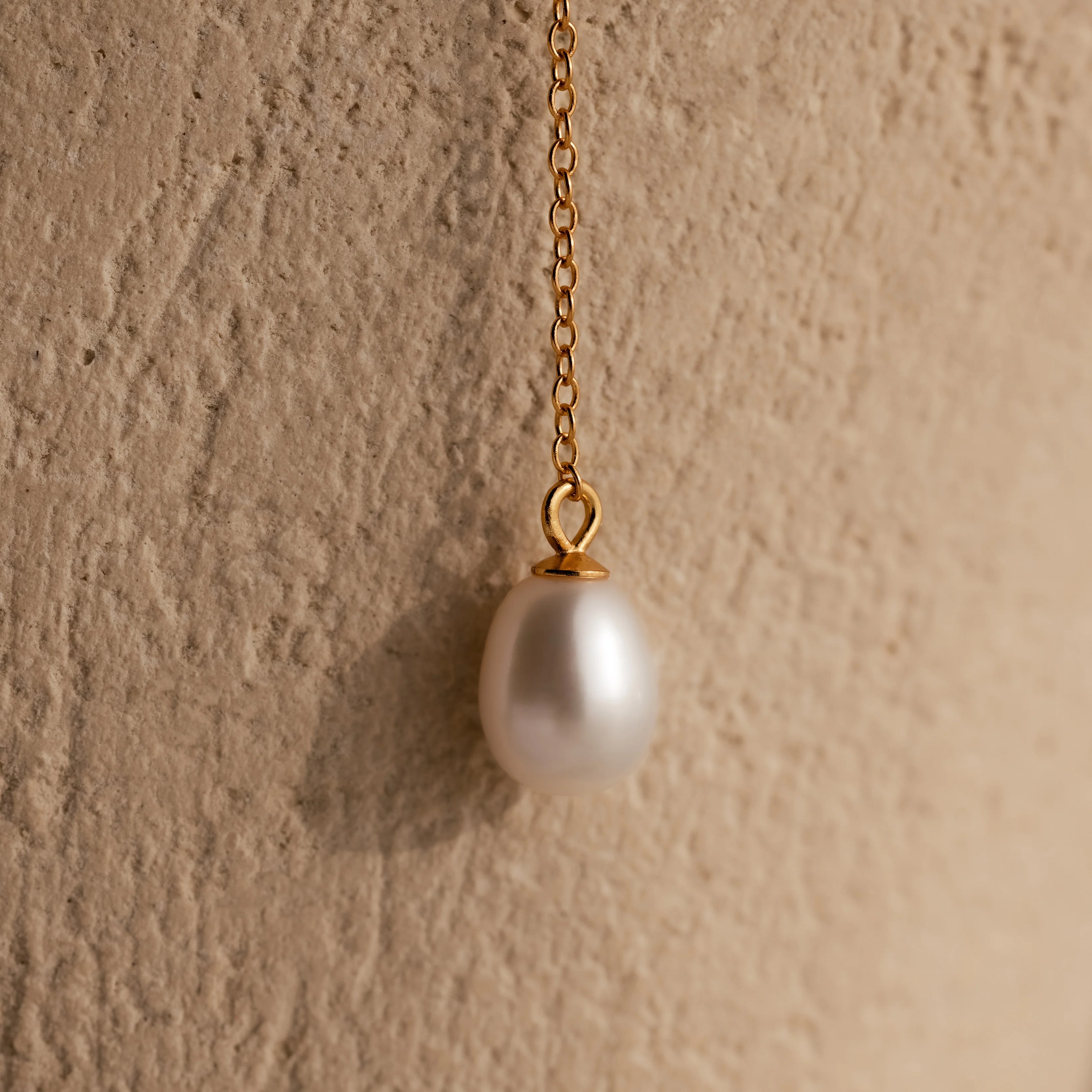 Pearl Drop Lariat Necklace in 18K Gold - Image 7