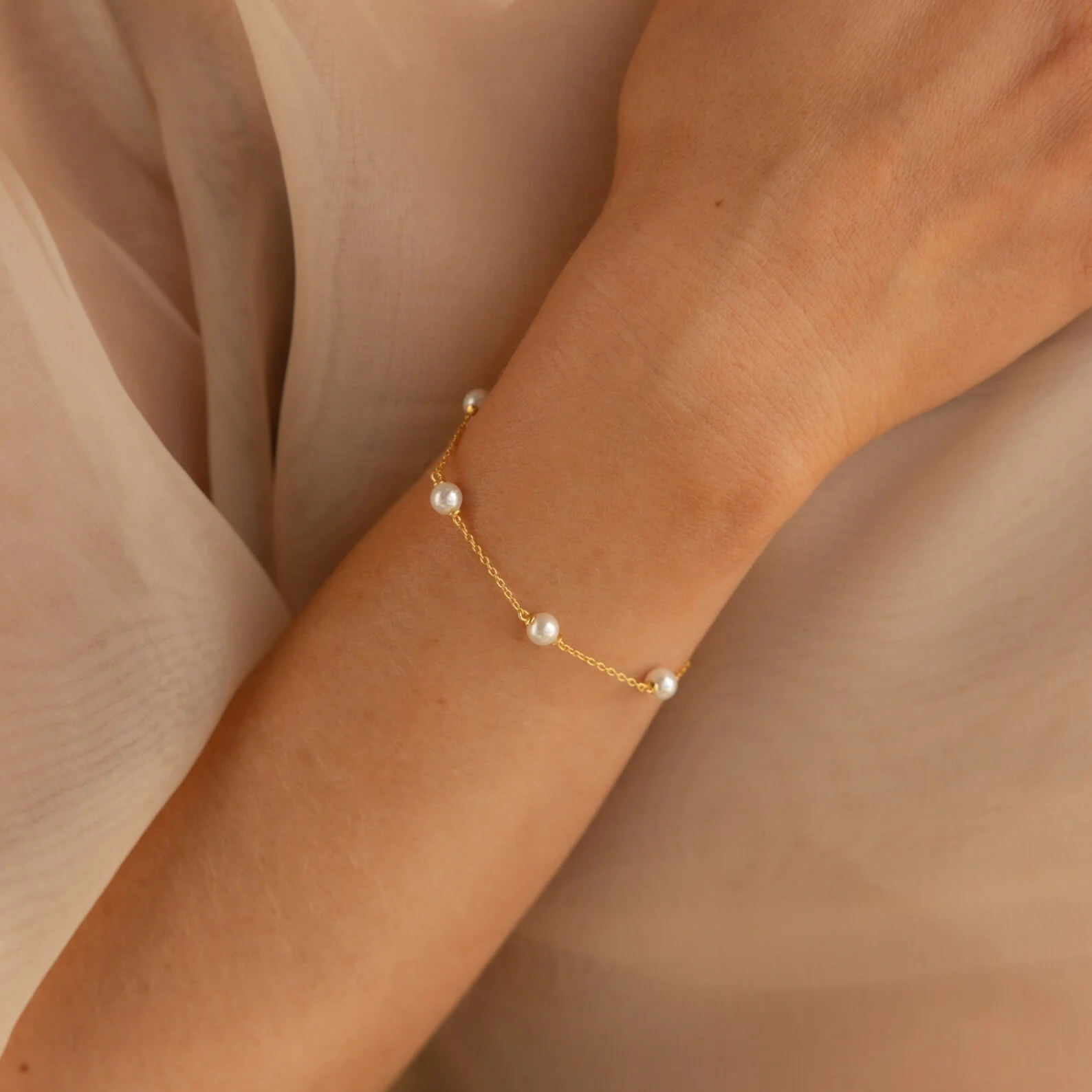 Pearl Station Bracelet in 18K Gold