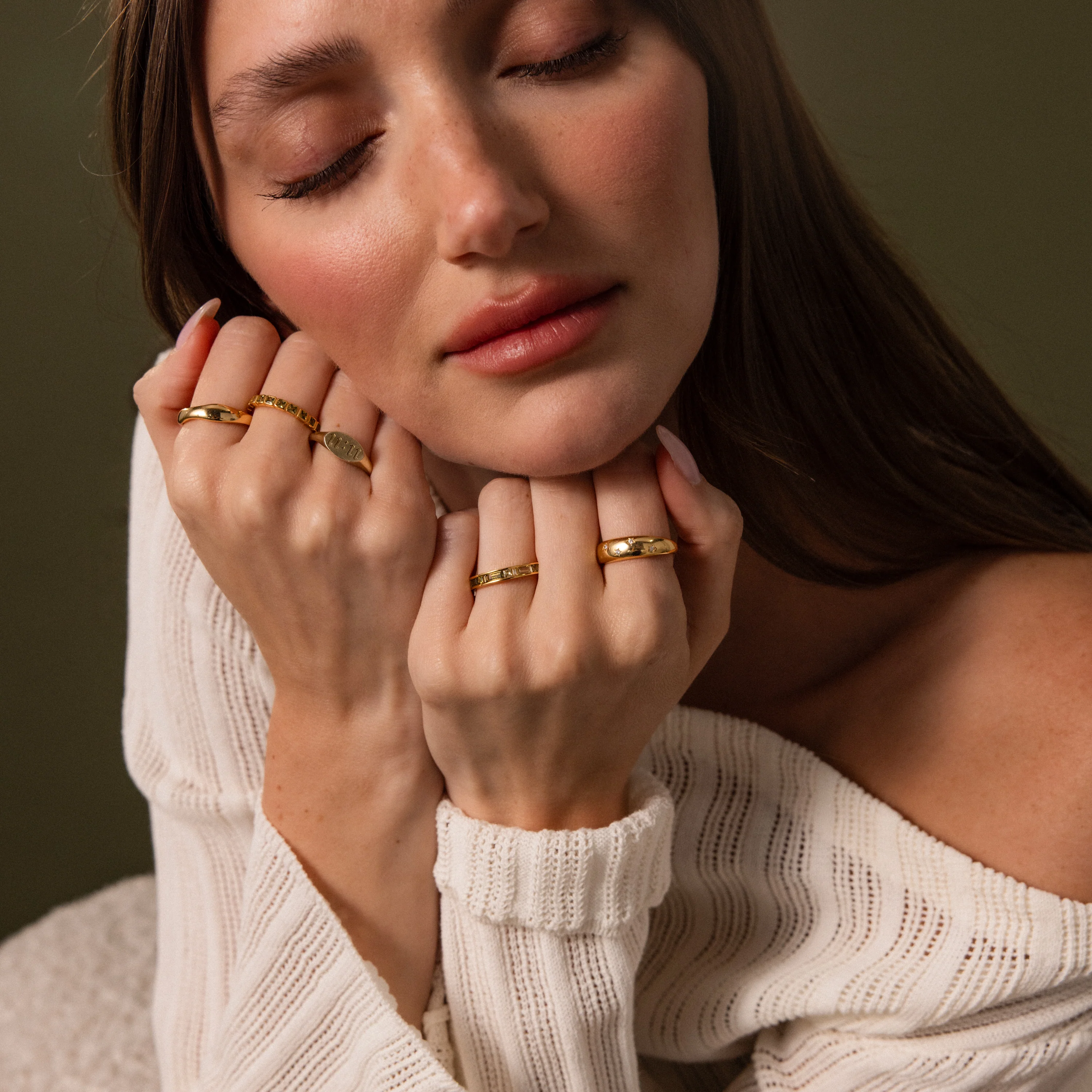 Peridot Inlay Eternity Ring - Image 6
