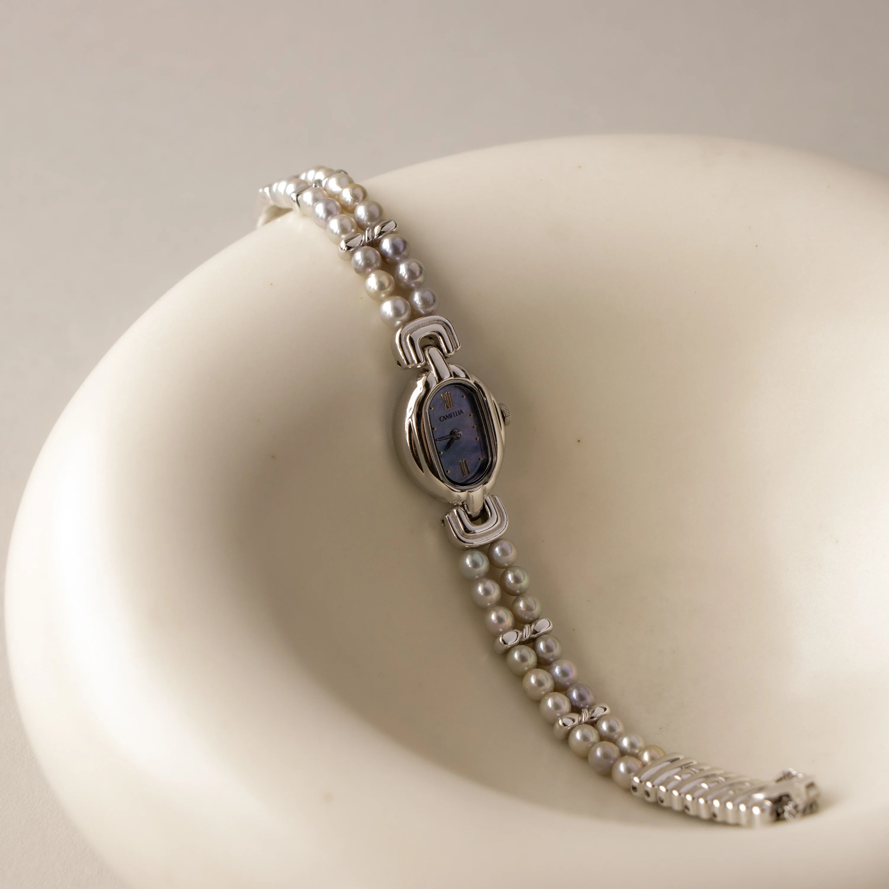 Rare Vintage Camellia Dusk Pearl Silver Watch - Image 2