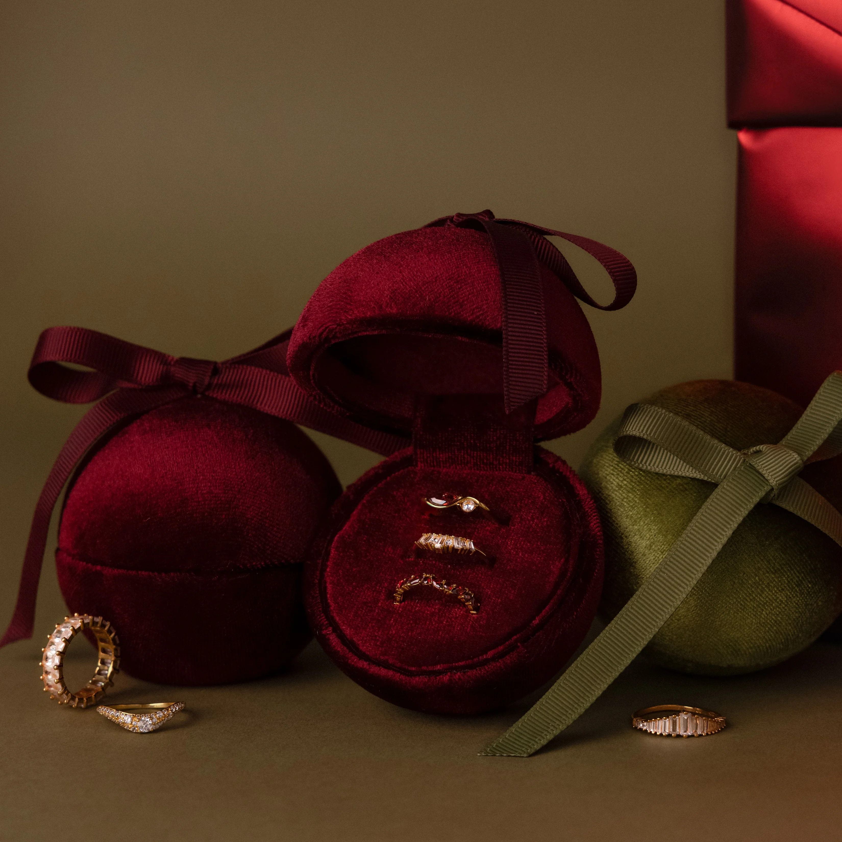 Red Ornament Jewelry Box - Image 8
