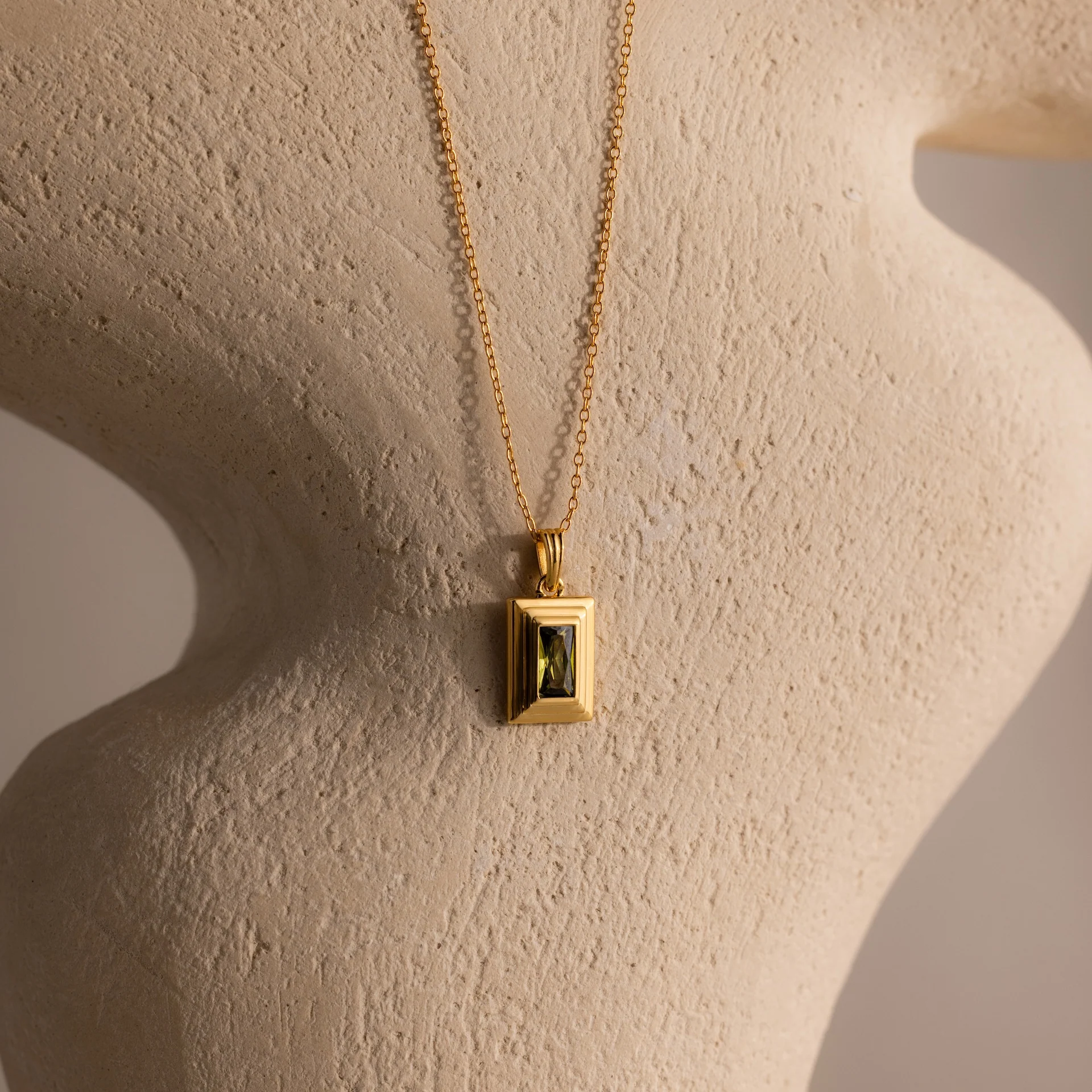 Ribbed Peridot Pendant Necklace