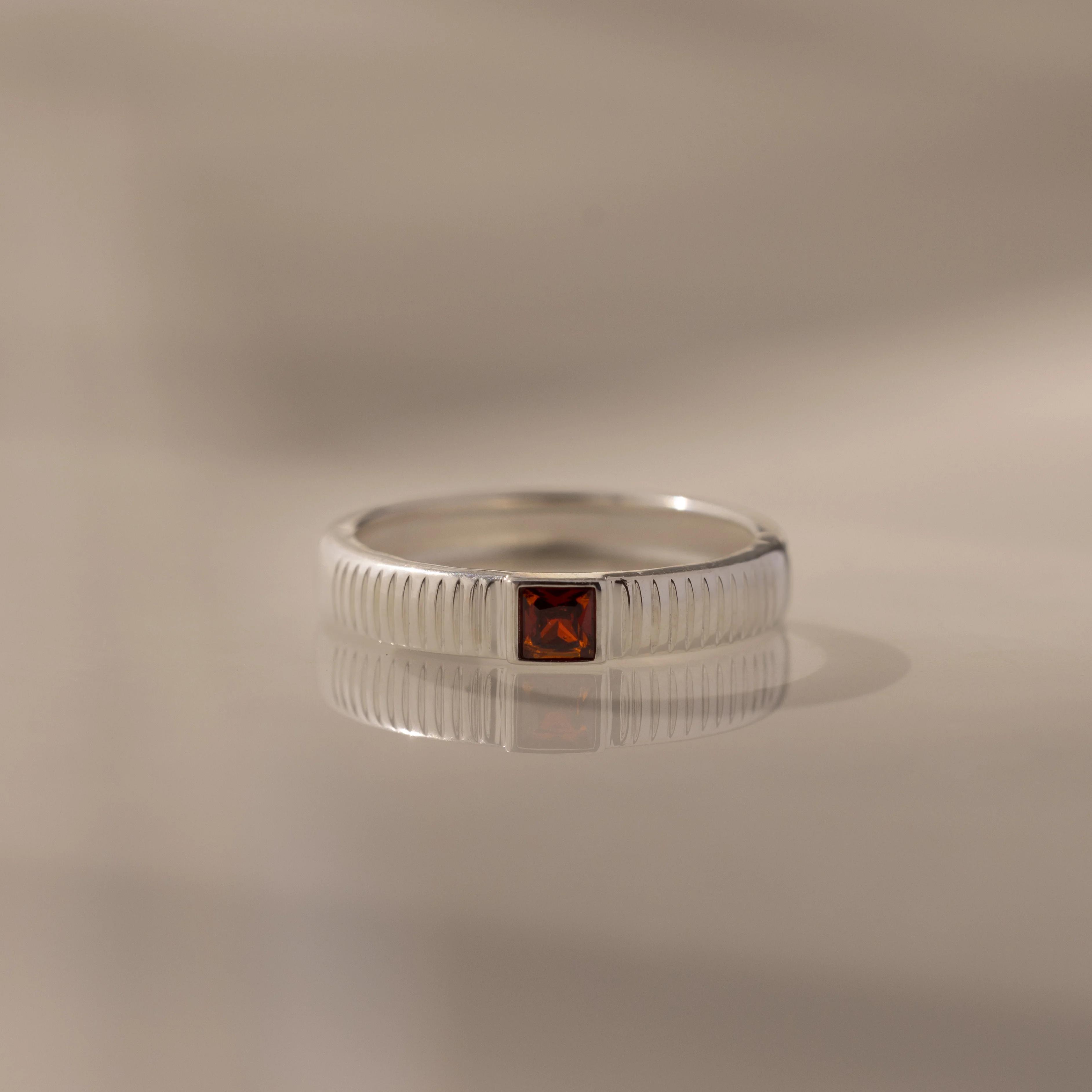 Ribbed Garnet Band - Image 5