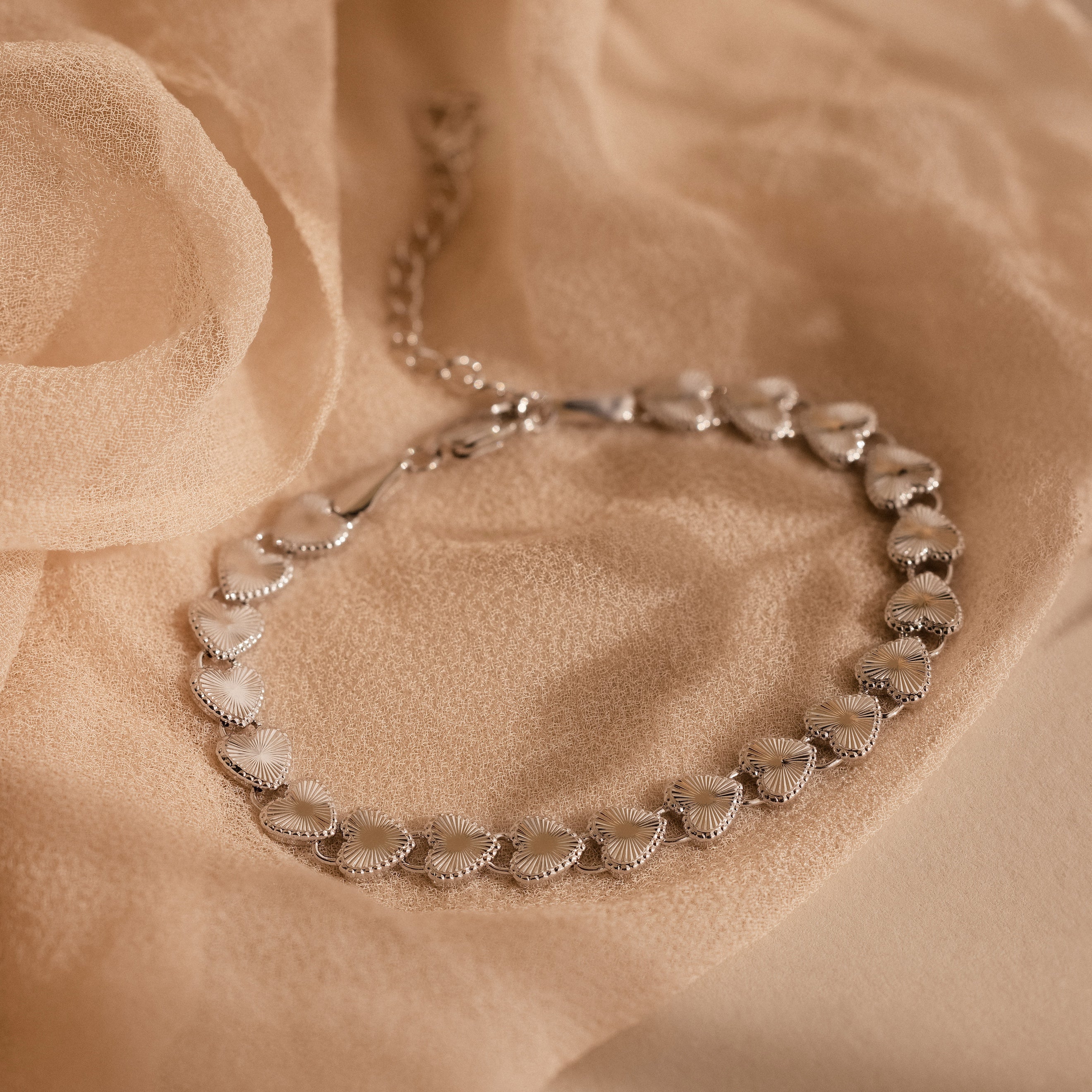 Ribbed Heart Link Bracelet - Image 4