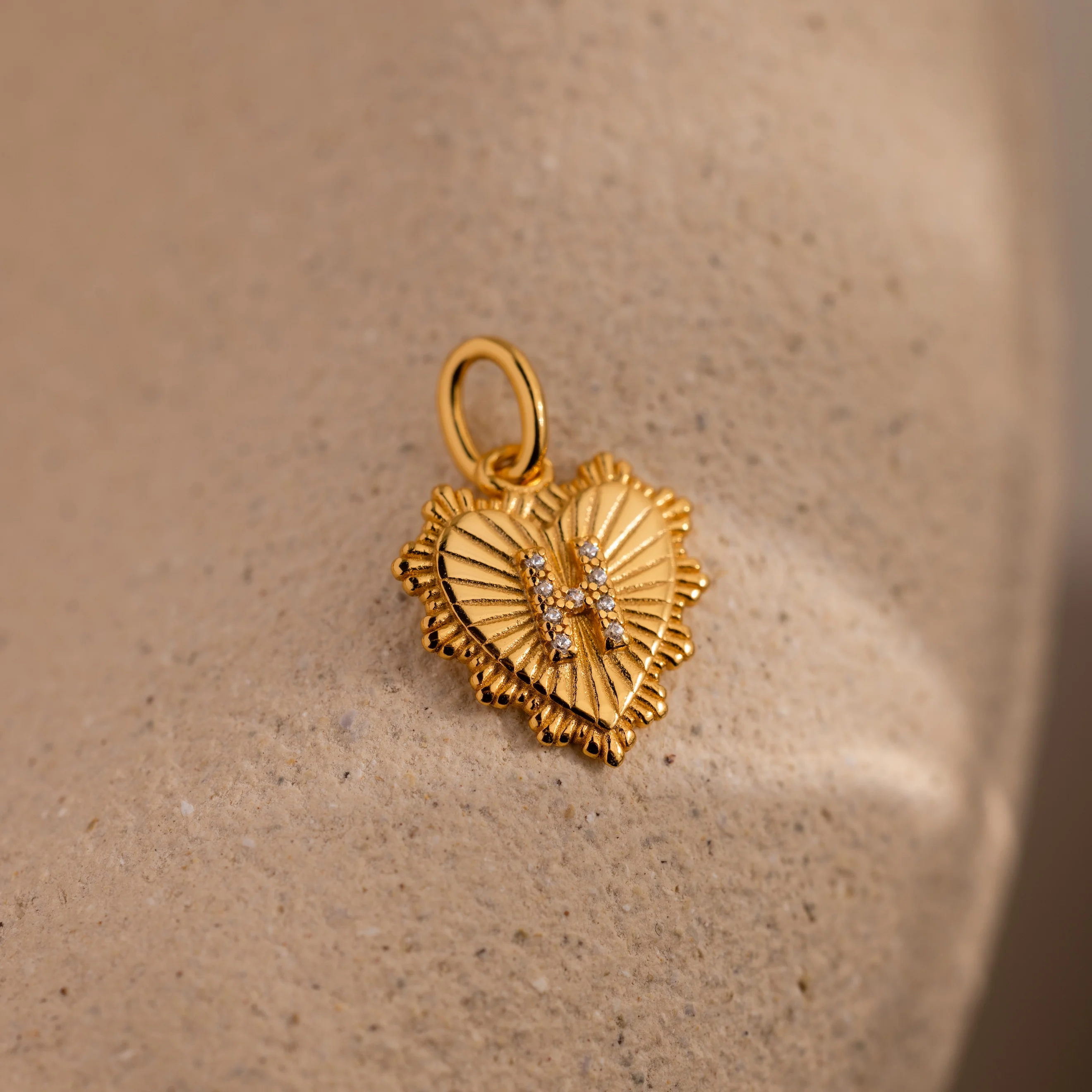 Ribbed Heart Pave Initial Charm - Image 15