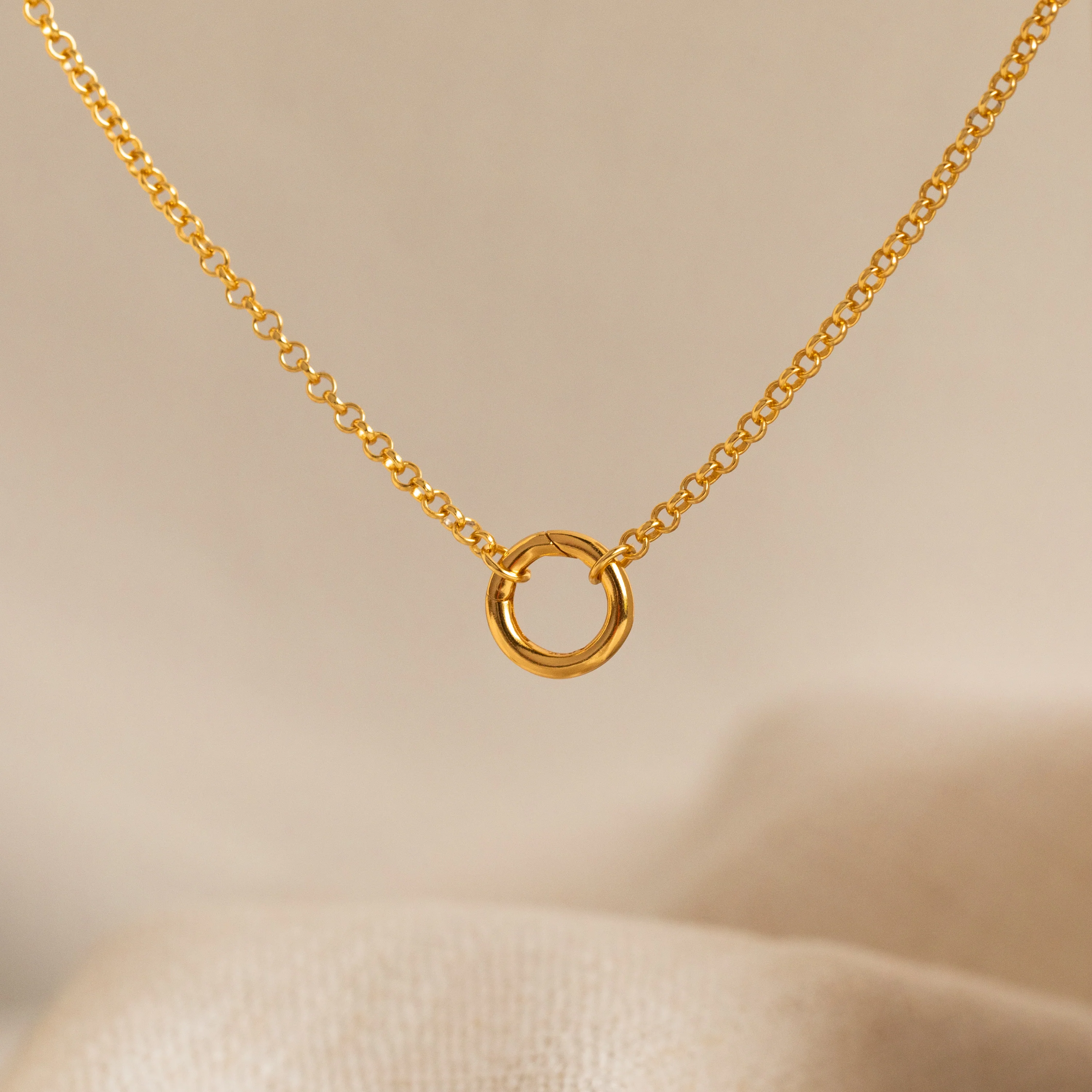 Rolo Circle Charm Necklace in 18K Gold - Image 5