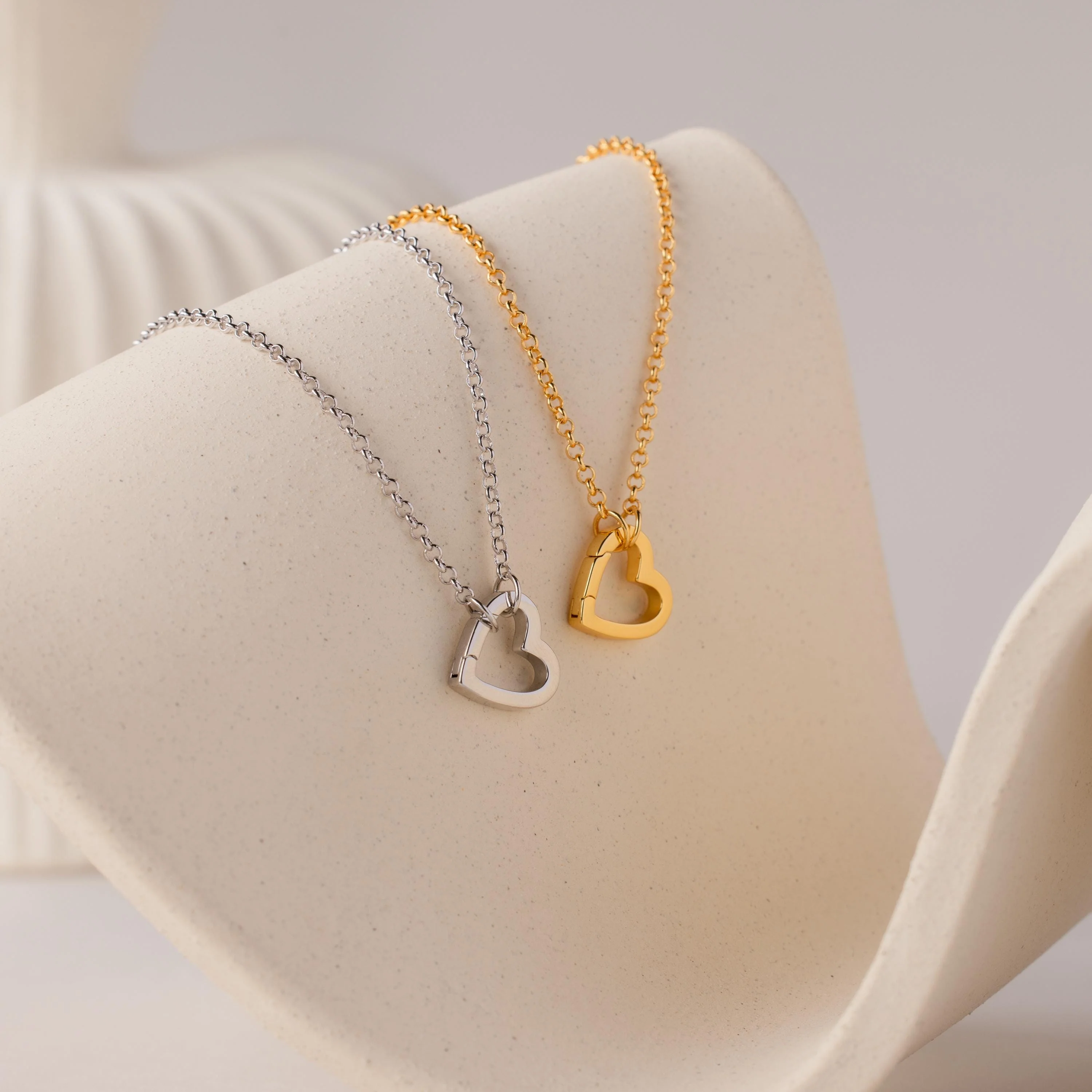 Rolo Heart Clasp Necklace in Silver - Image 3