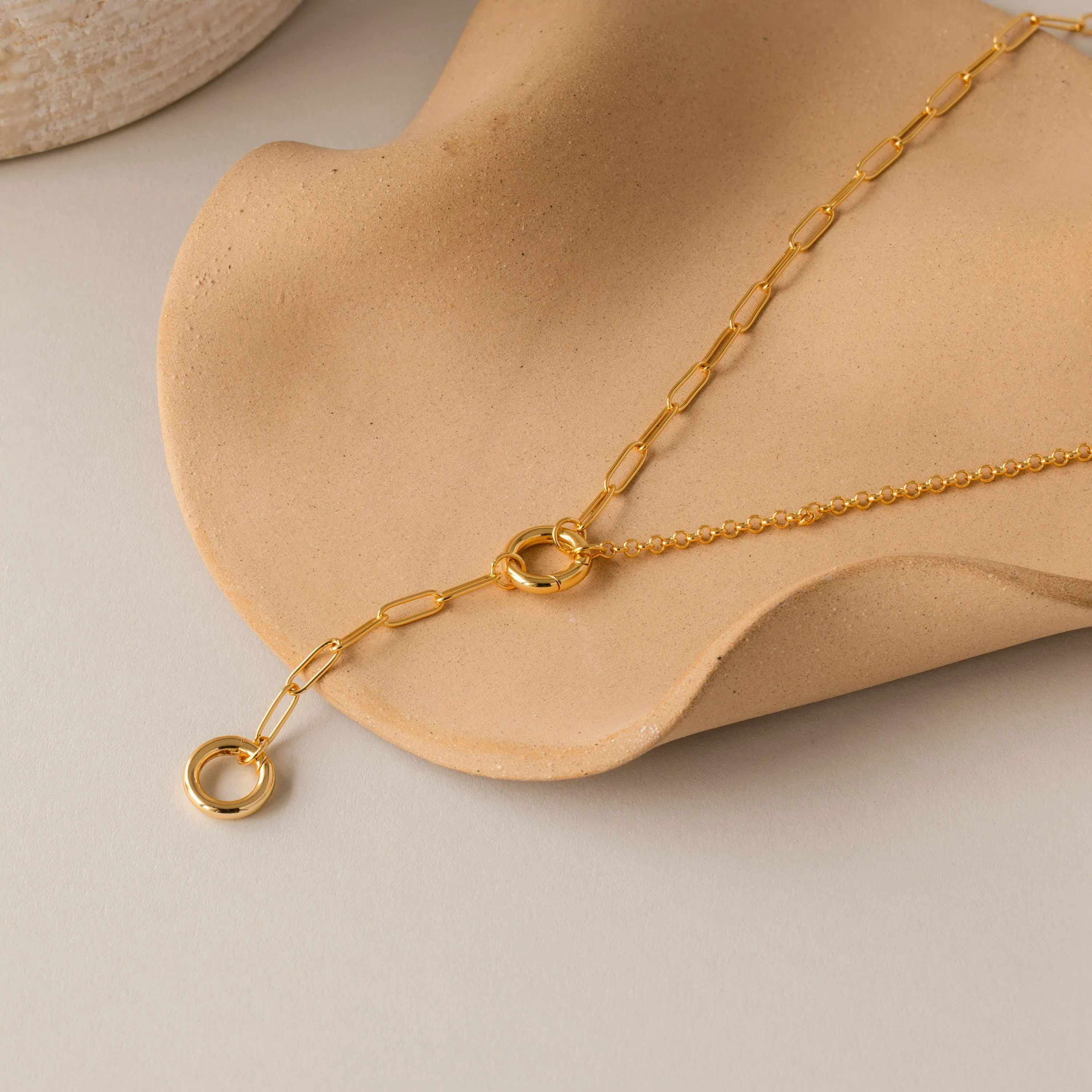 Rolo Lariat Paperclip Clasp Necklace in 18K Gold - Image 4