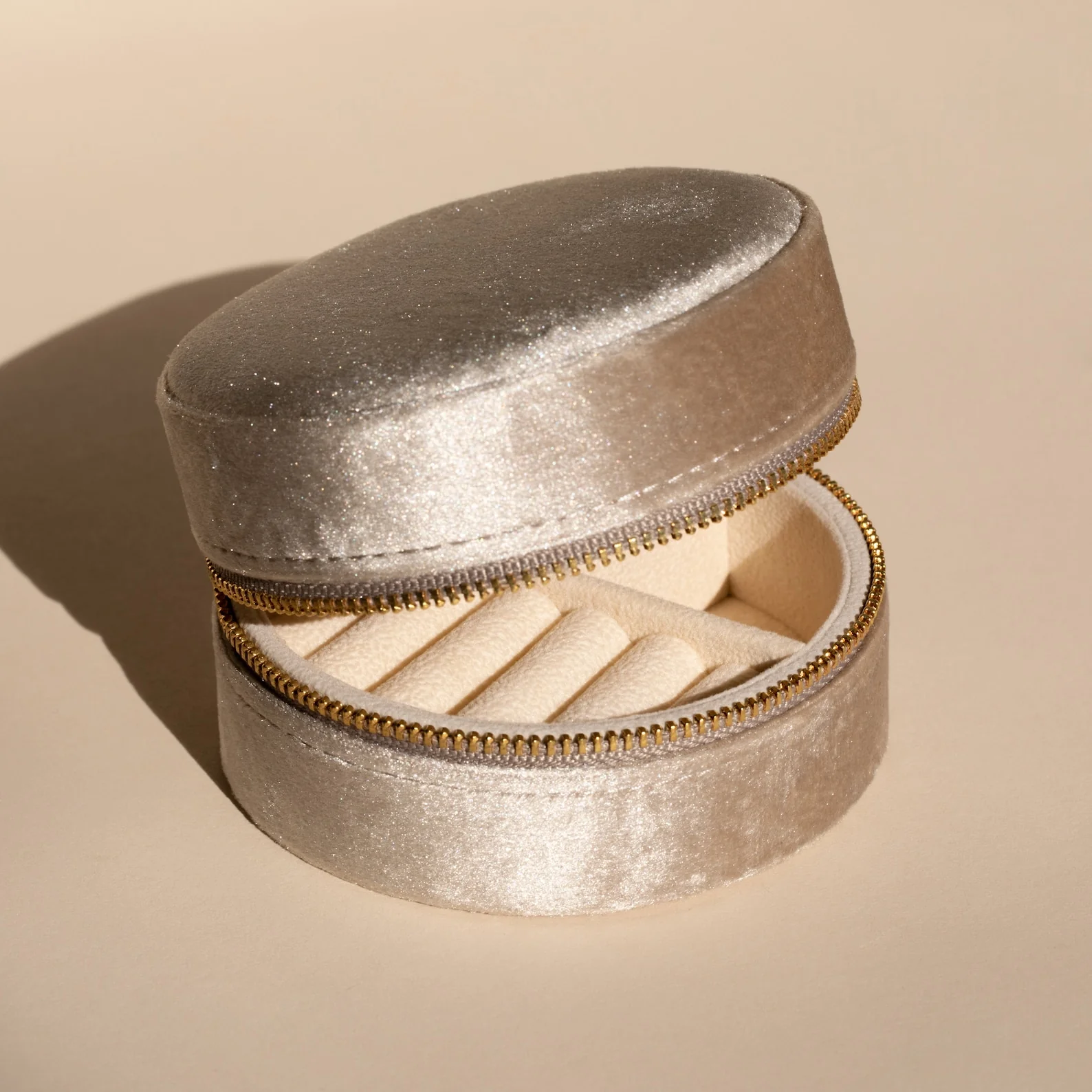 Round Velvet Jewelry Case - Image 3
