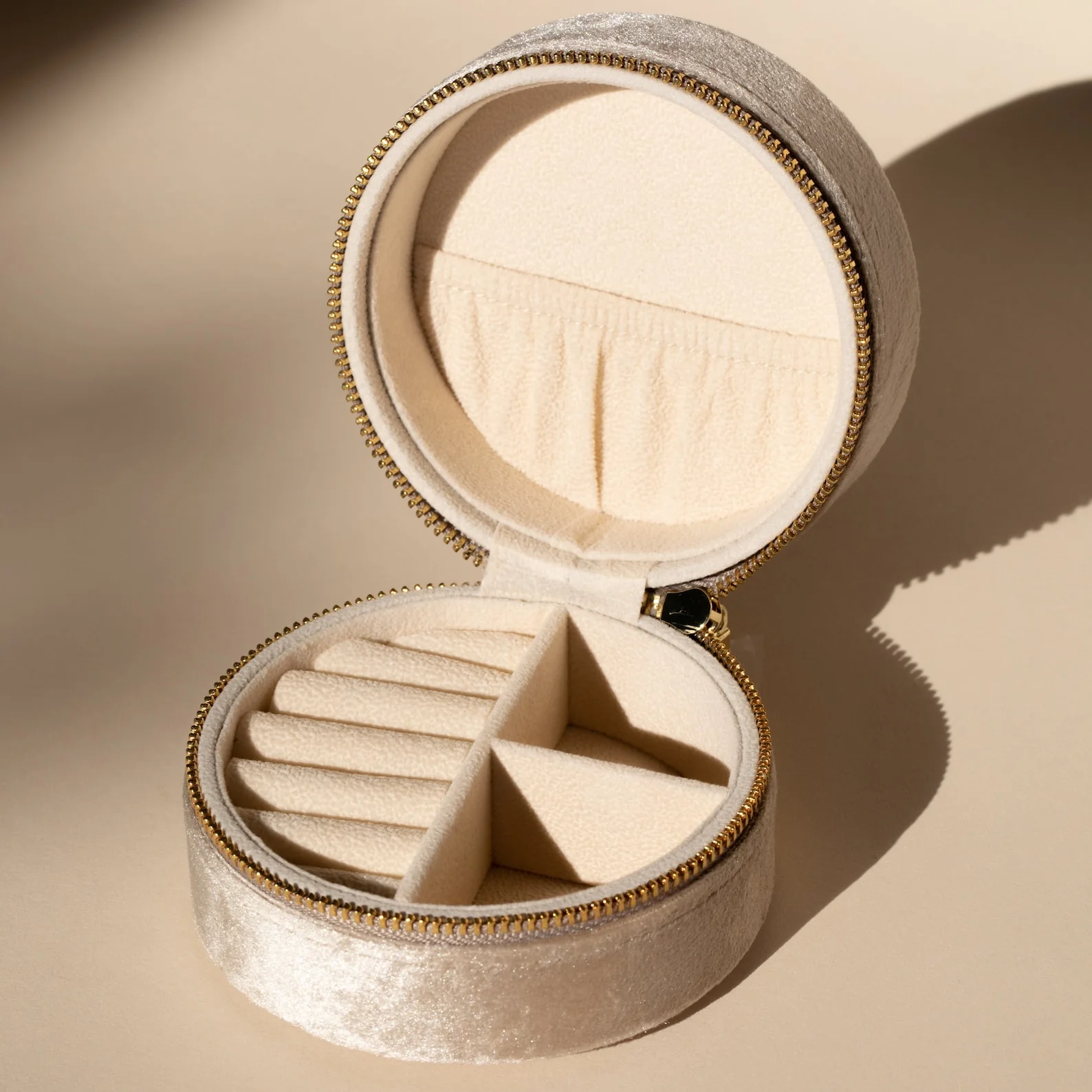 Round Velvet Jewelry Case - Image 4