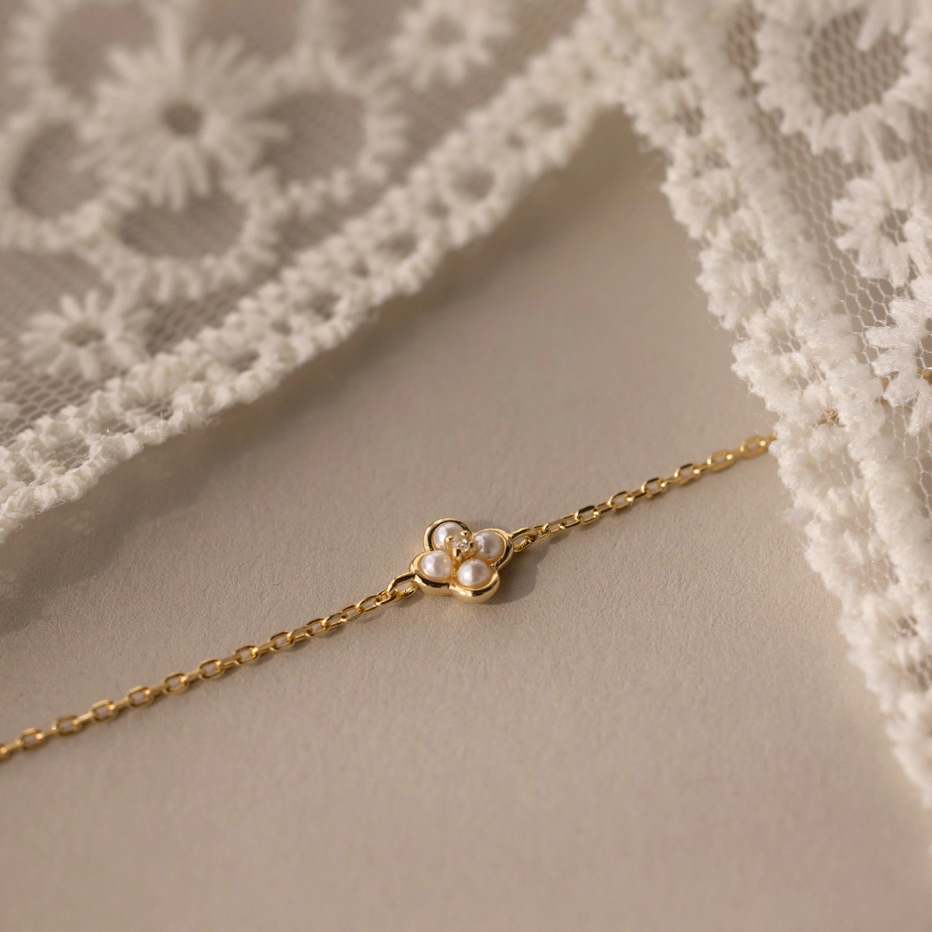Rounded Pearl Flower Bracelet in 18K Gold - Image 5