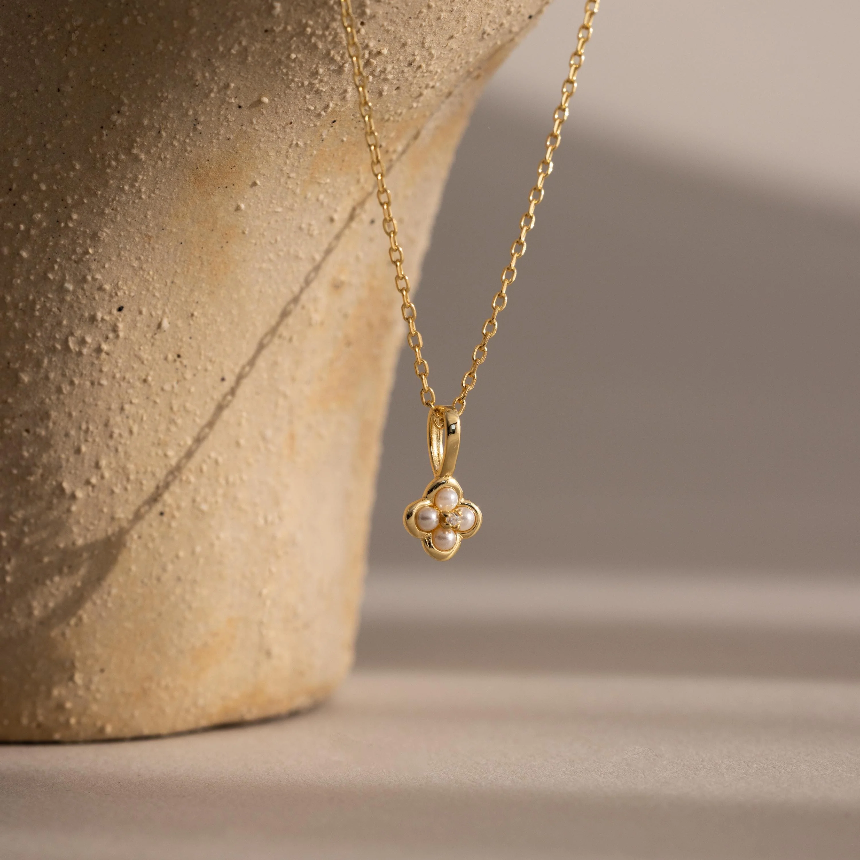 Rounded Pearl Flower Necklace