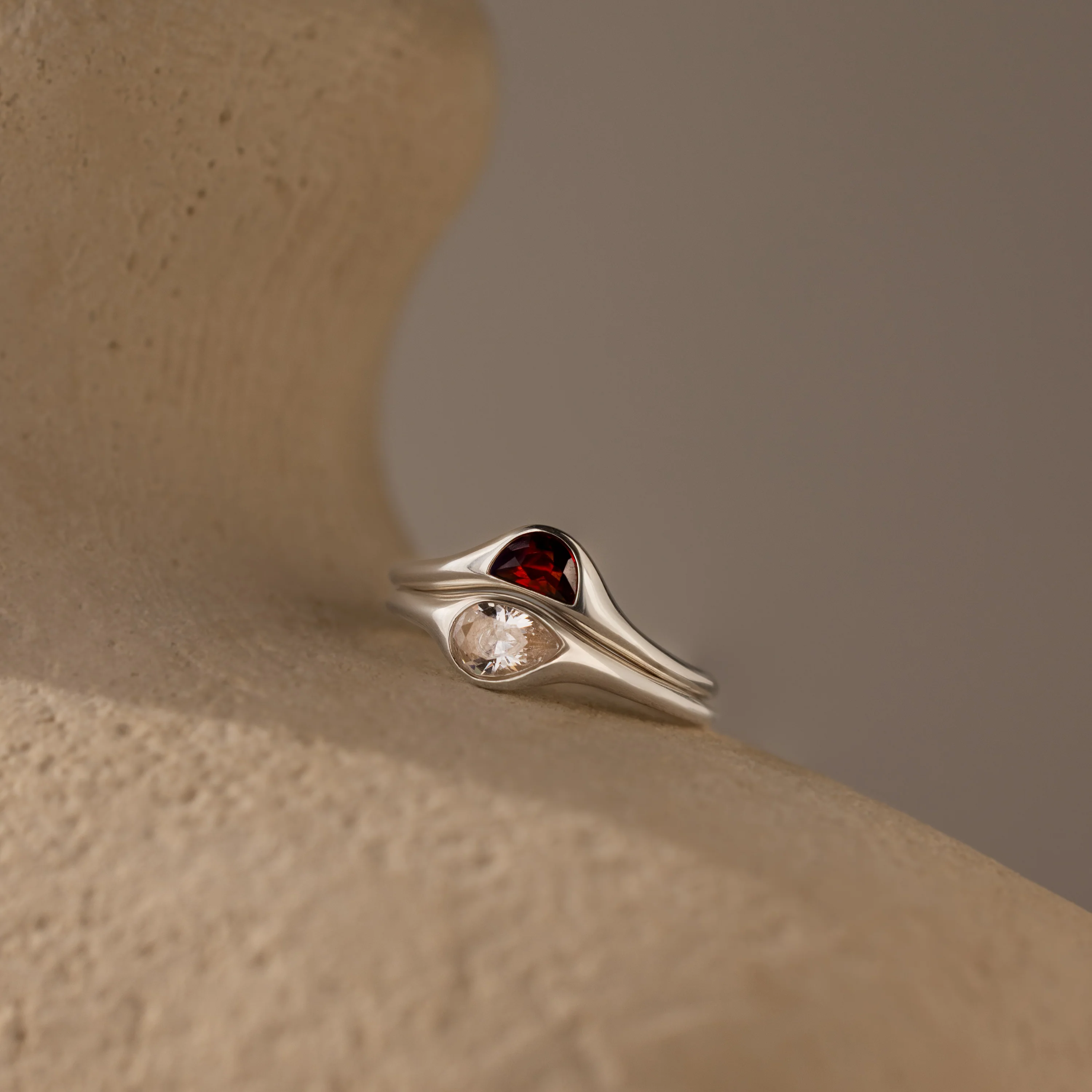 Sculpted Toi et Moi Ring Set in Silver - Image 5