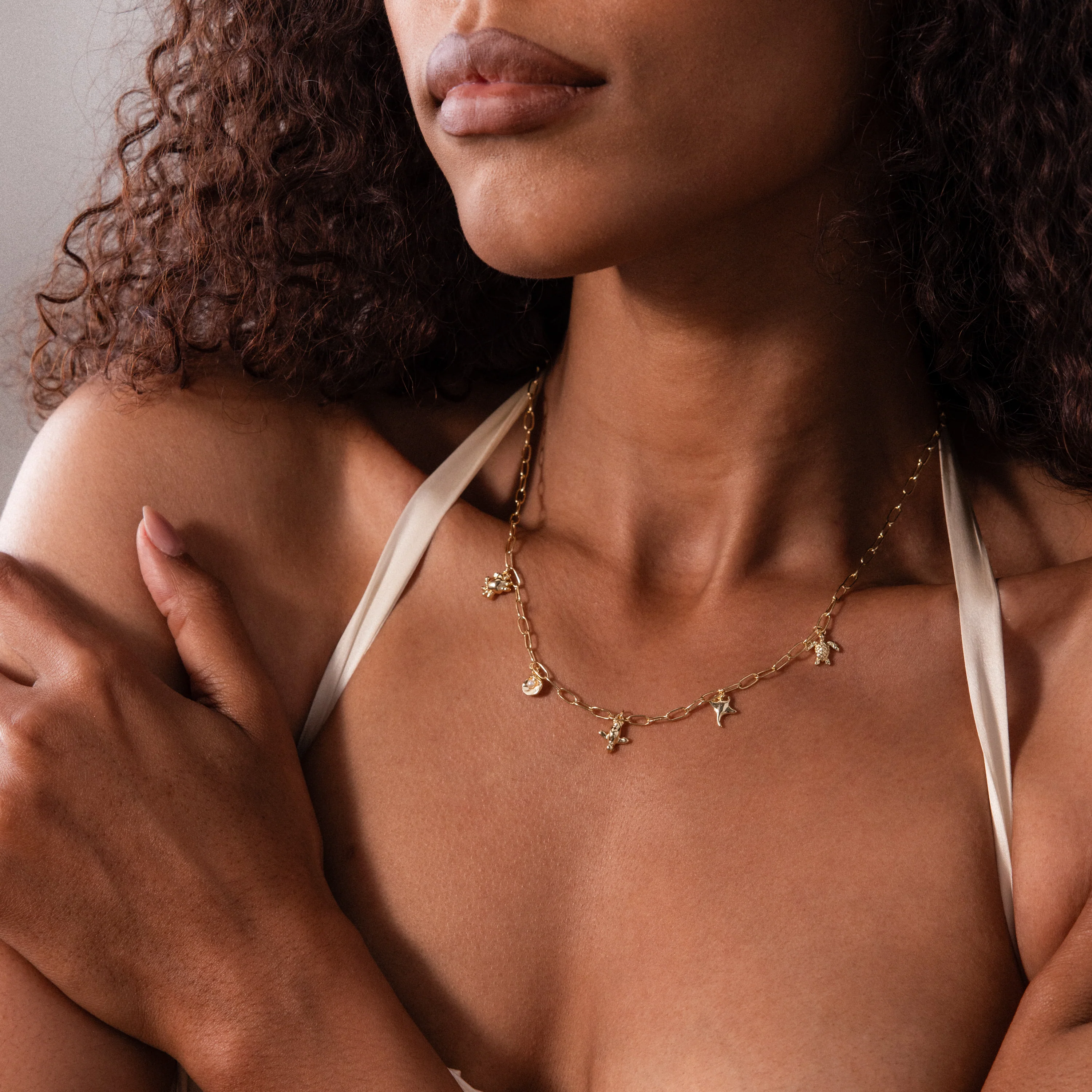 Seaside Charm Necklace in 18K Gold - Image 4