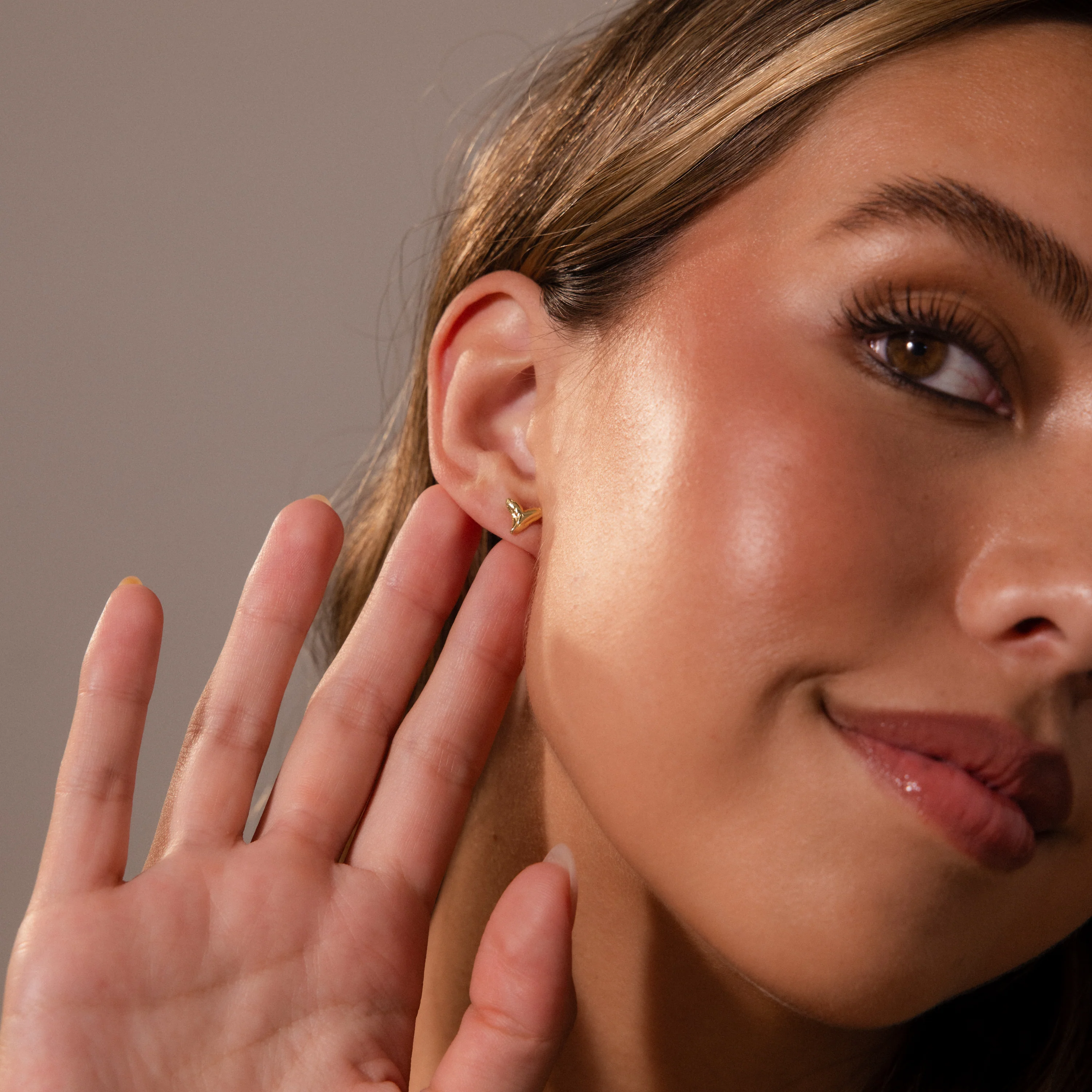 Shark Tooth Flatback Studs in 18K Gold - Image 4
