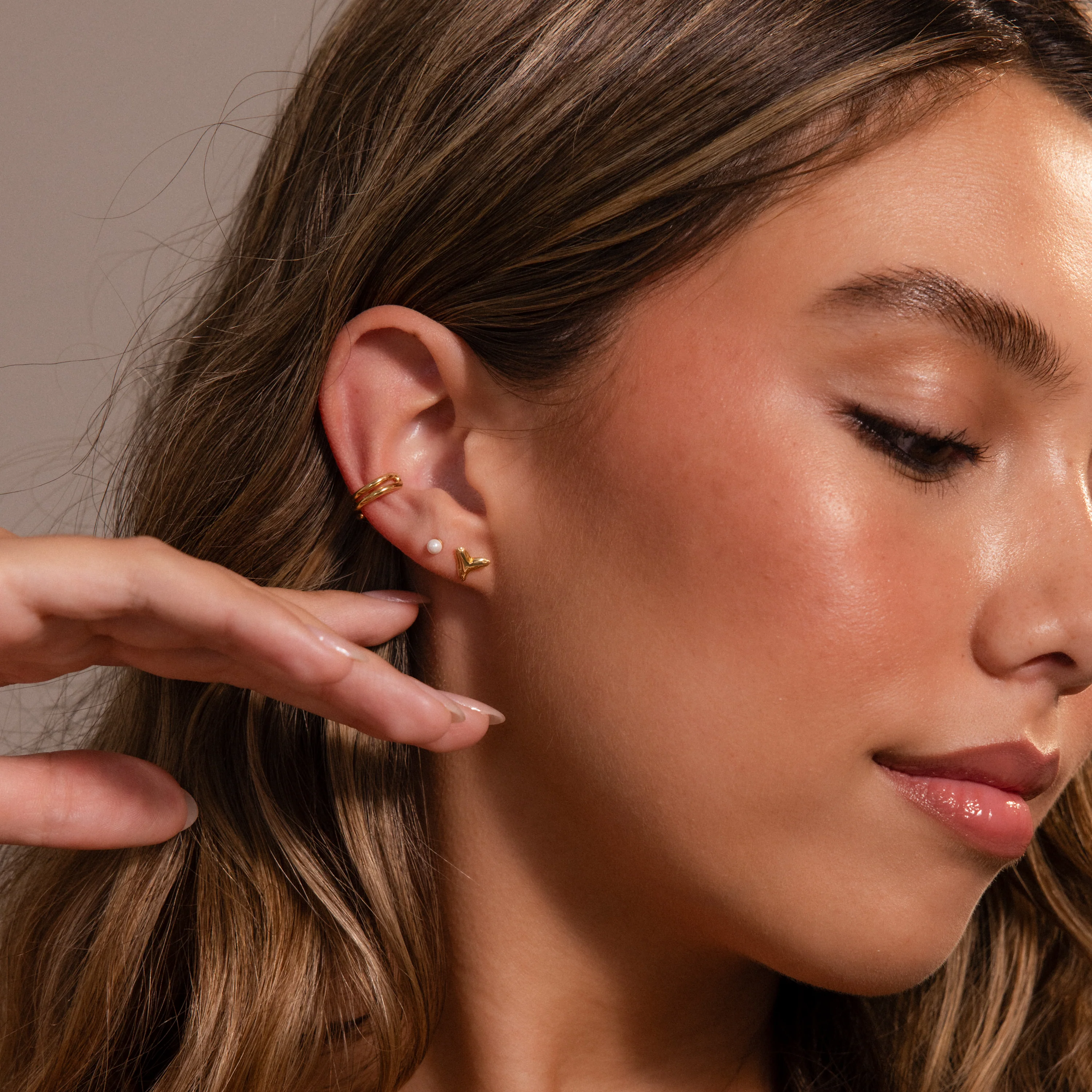 Shark Tooth Flatback Studs in 18K Gold - Image 6
