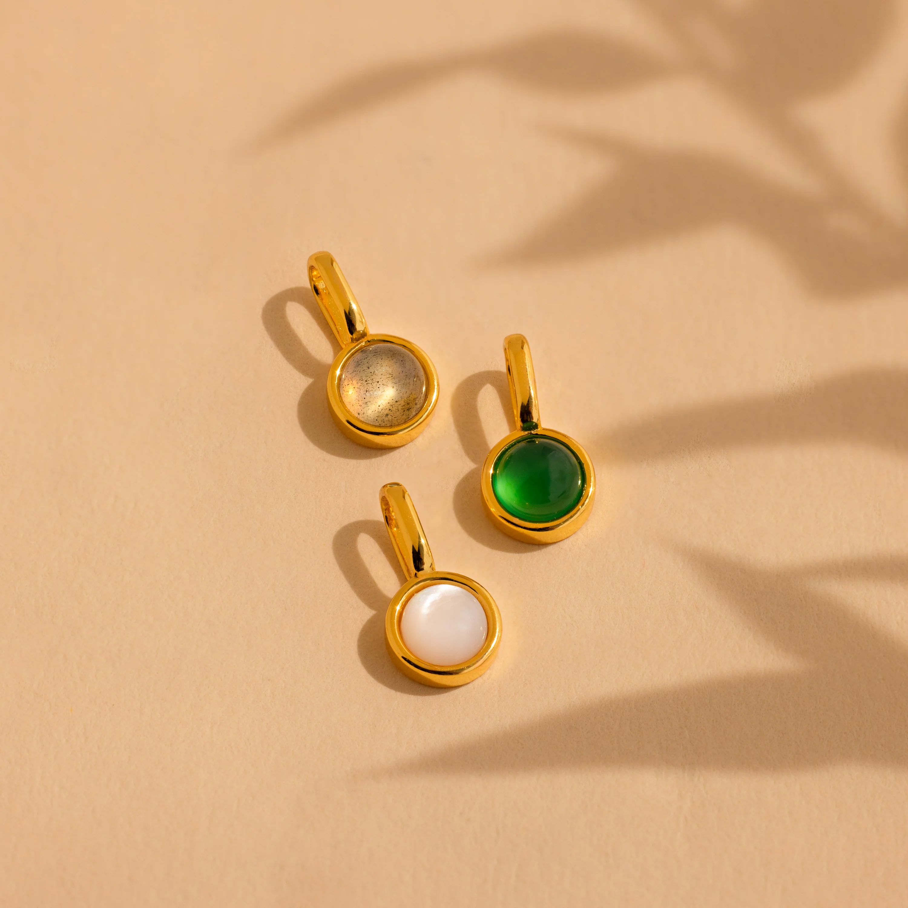Signet Peridot Charm in 18K Gold - Image 8