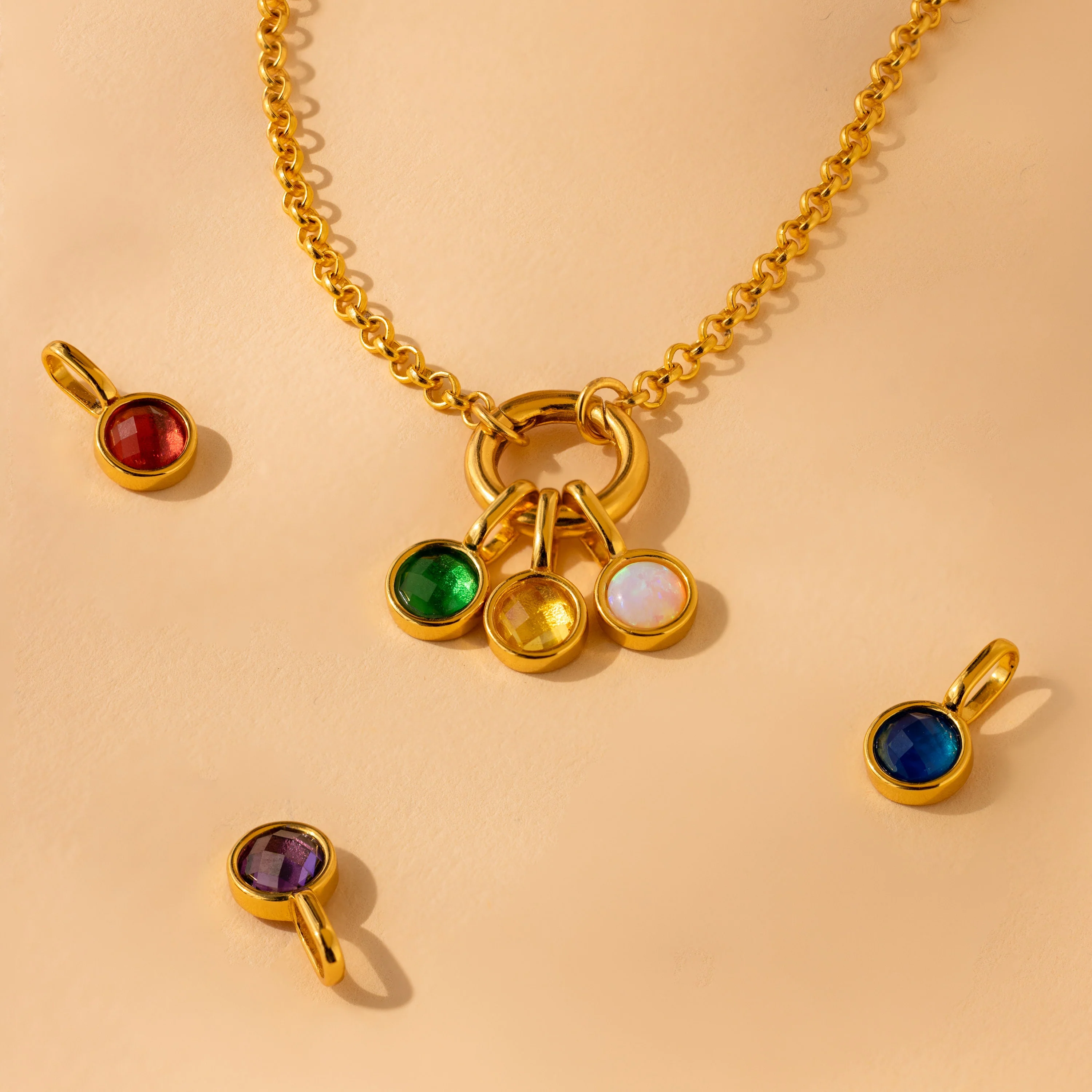 Signet Peridot Charm in 18K Gold - Image 6