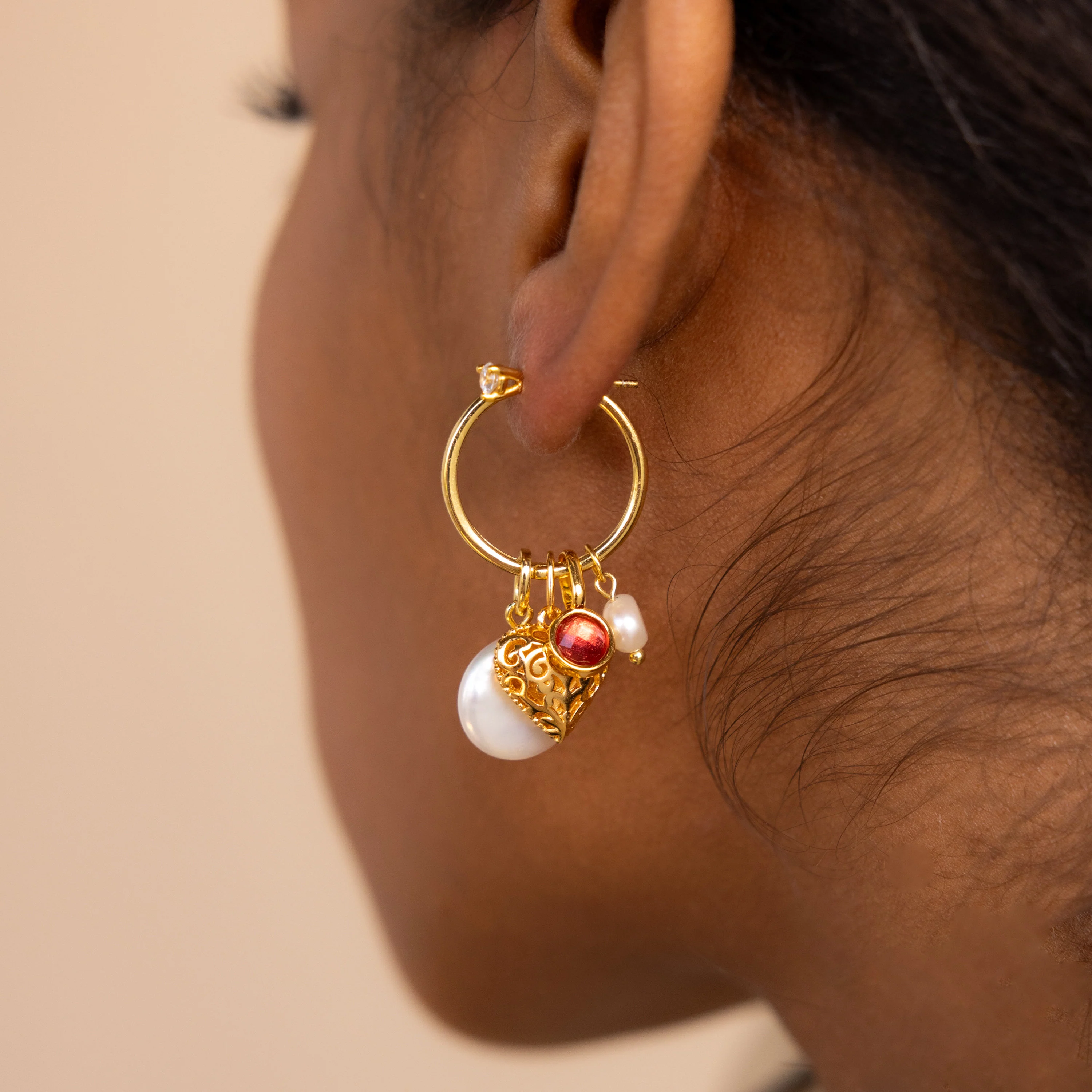 Signet Peridot Charm in 18K Gold - Image 7