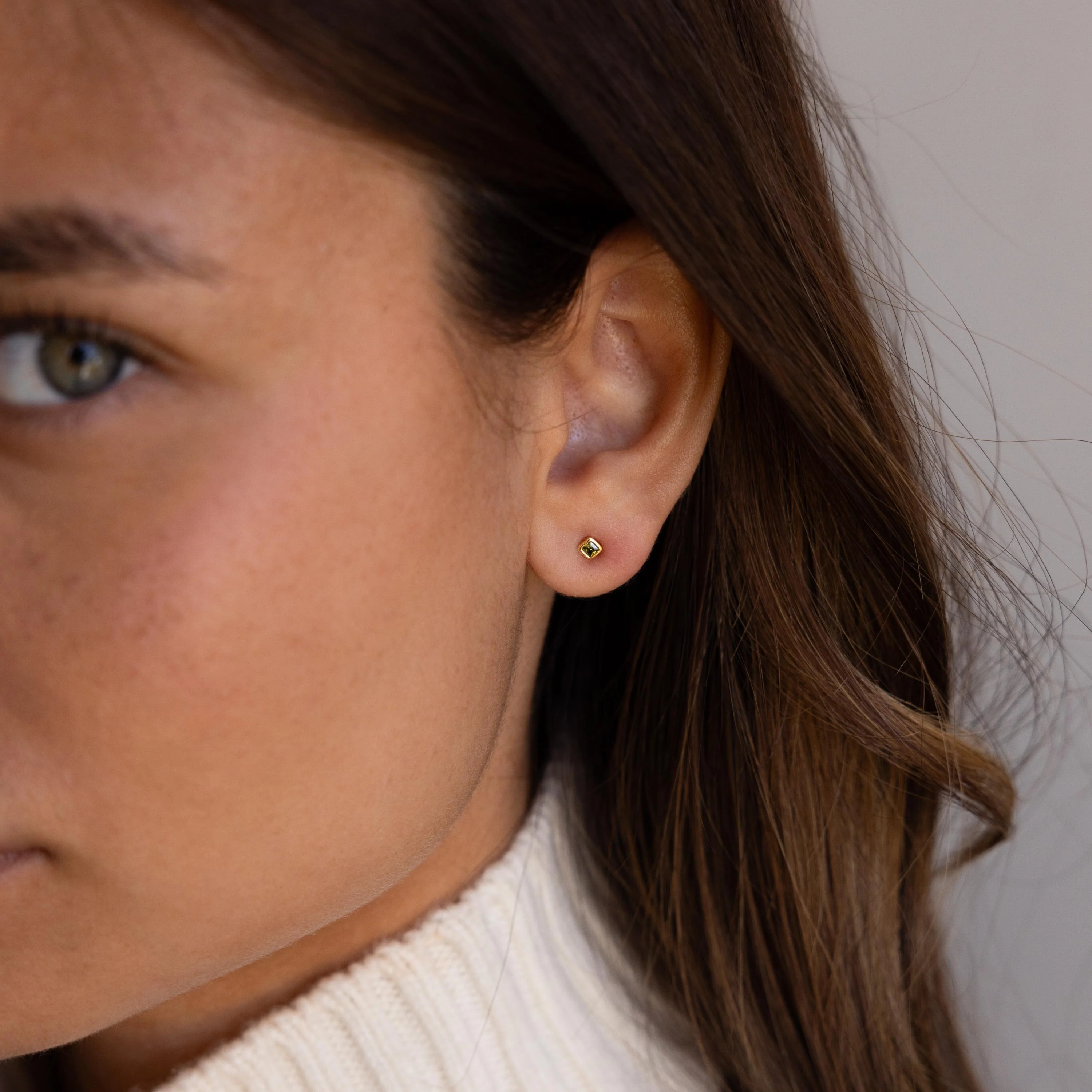 Square Bezel Emerald Flatback Studs - Image 4