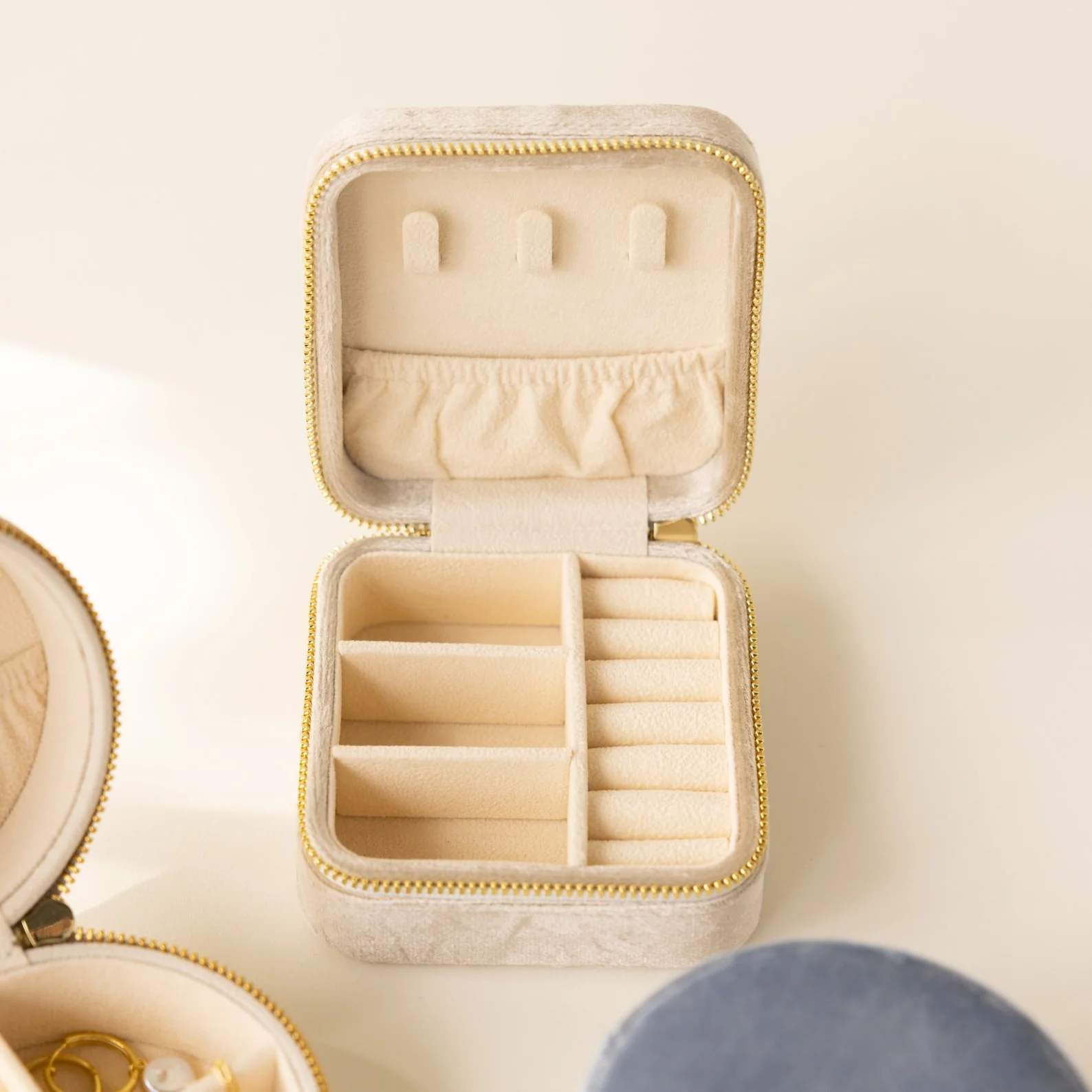 Square Velvet Jewelry Case - Image 6