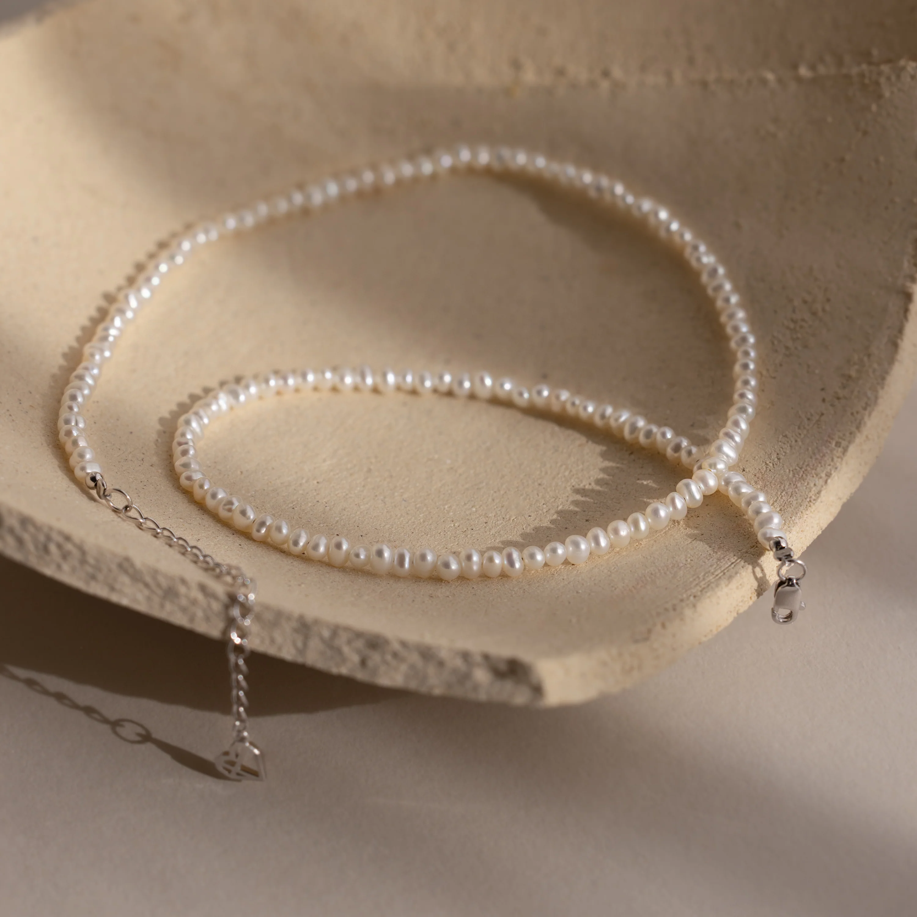 Summer Pearl Beaded Necklace in Silver - Image 5