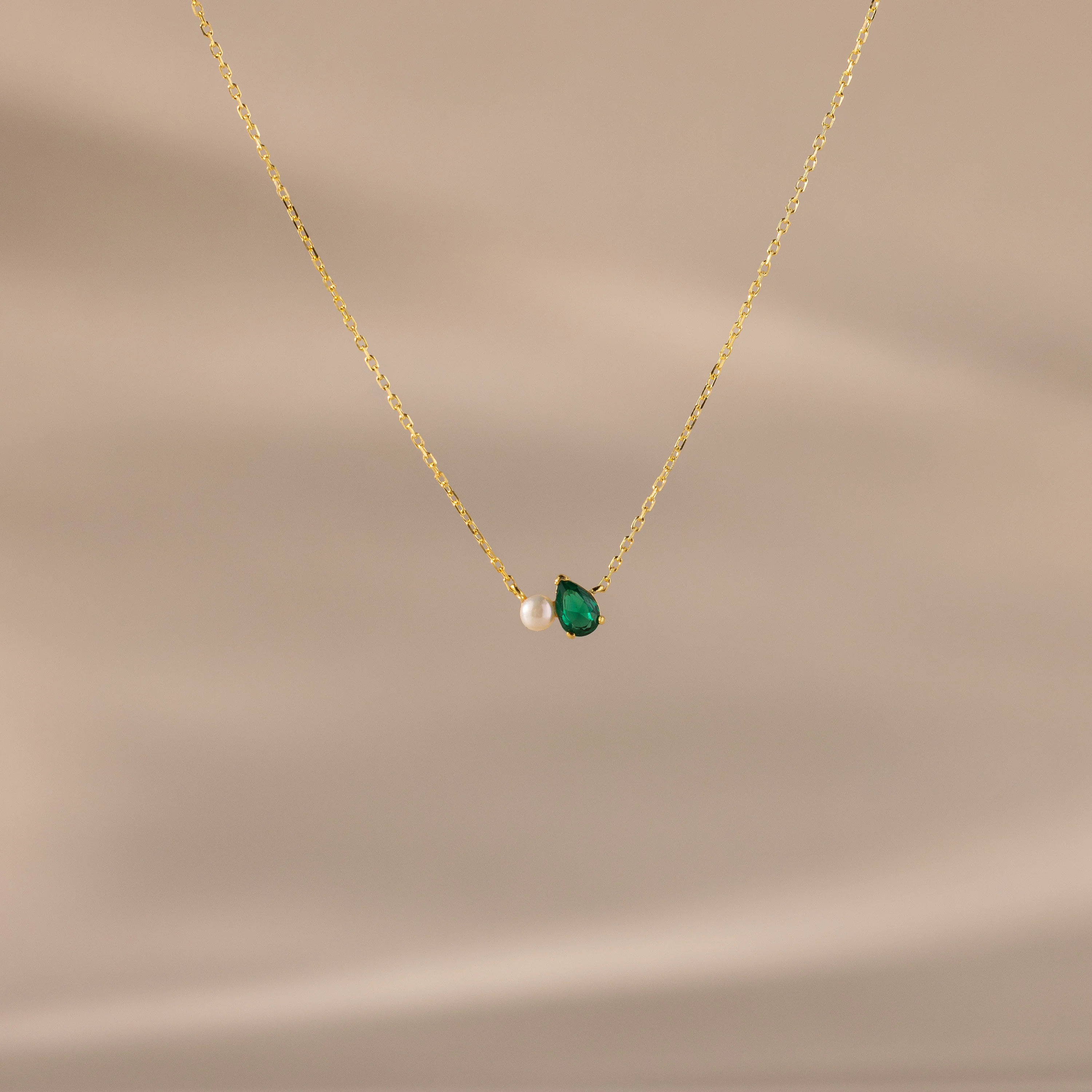 Teardrop Emerald & Pearl Necklace