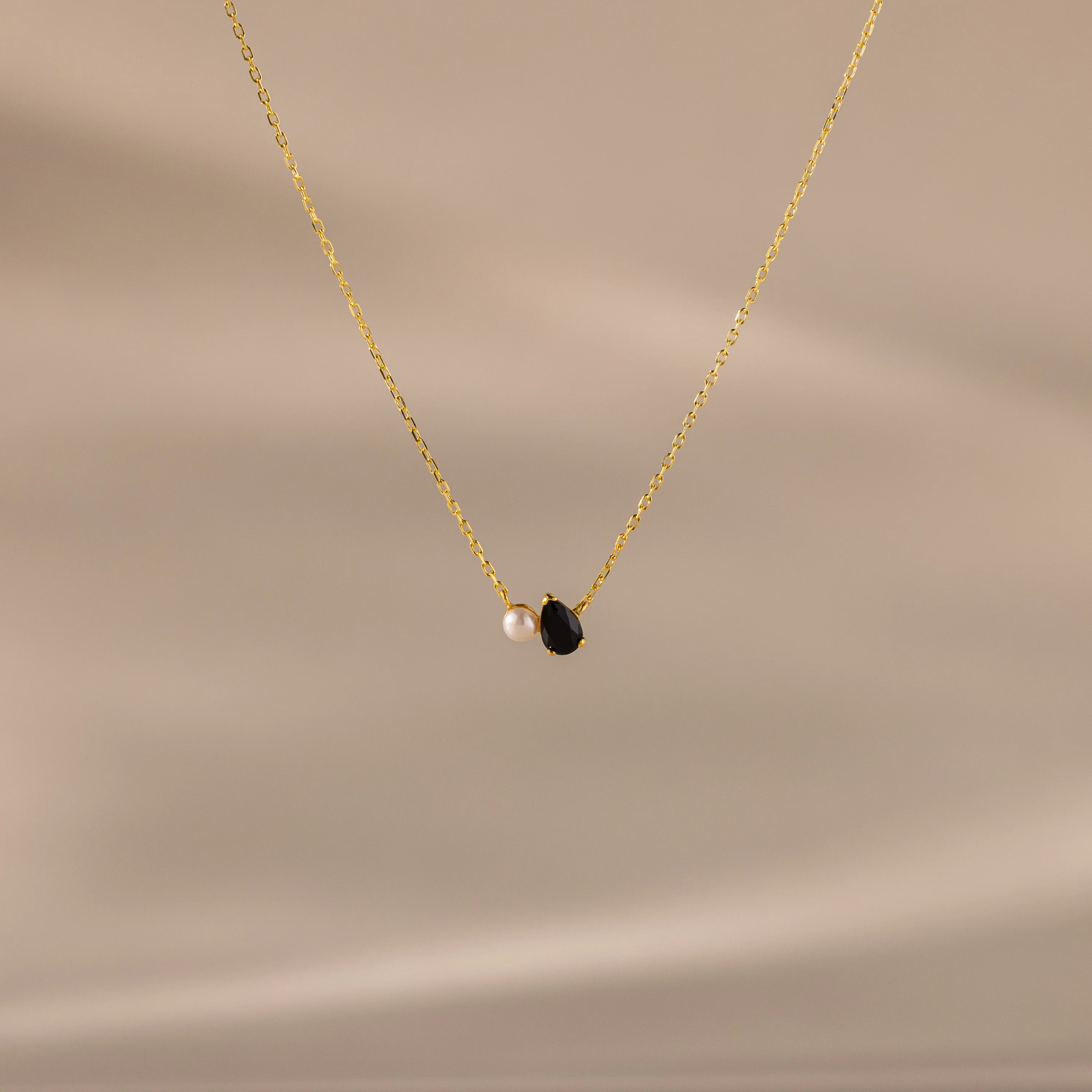 Teardrop Onyx & Pearl Necklace