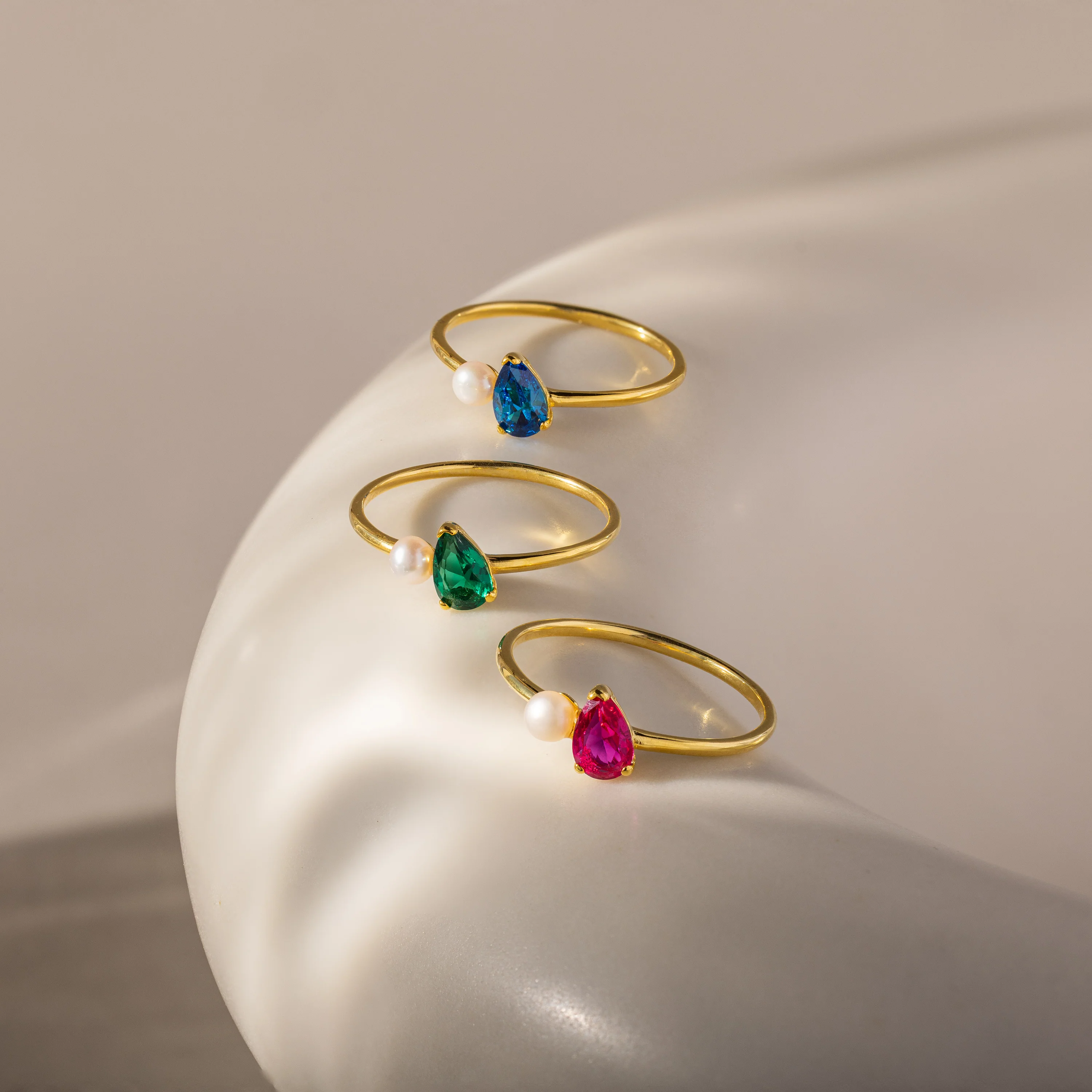 Teardrop Emerald & Pearl Ring - Image 3