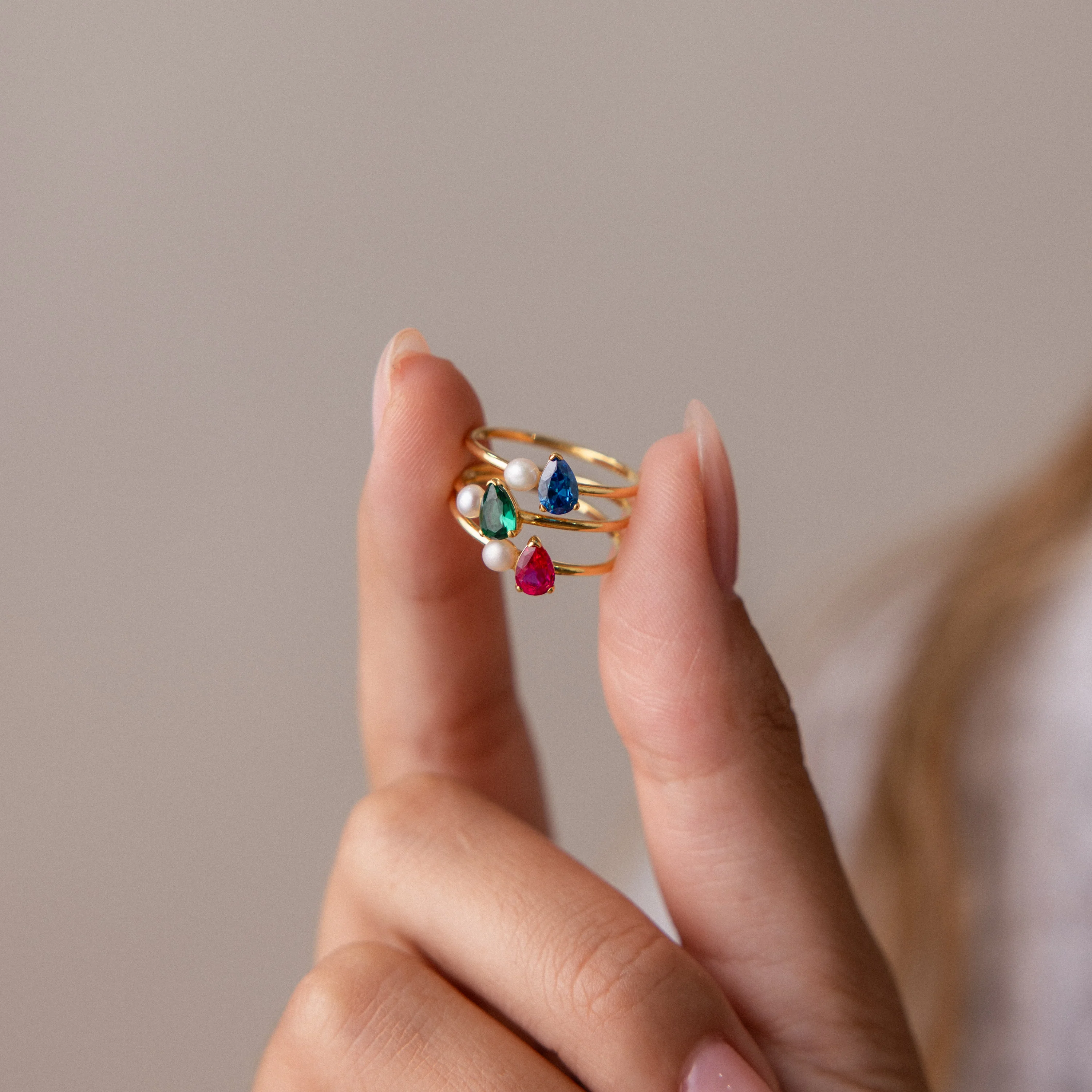 Teardrop Emerald & Pearl Ring - Image 5