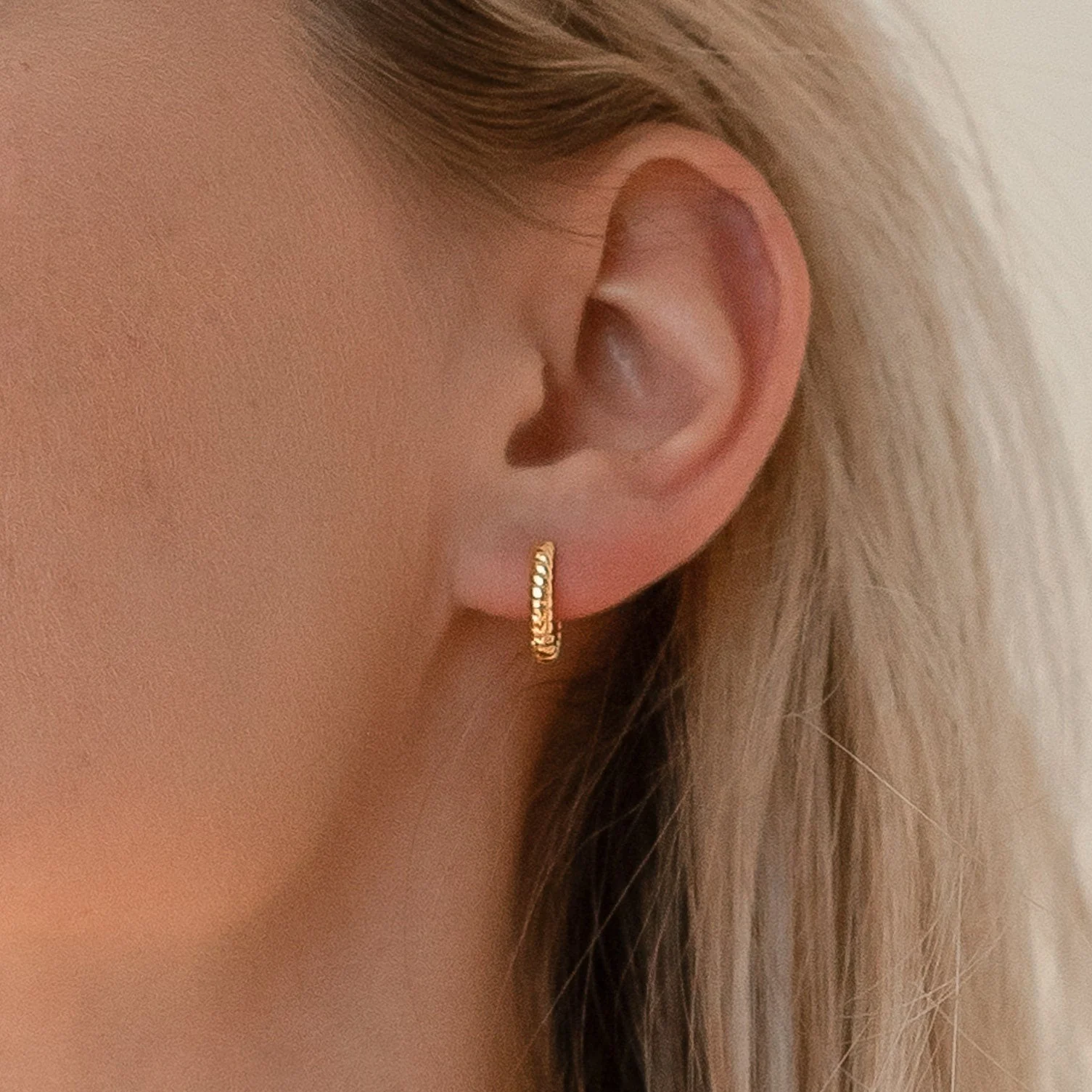 Thea Twisted Huggies in 18K Gold