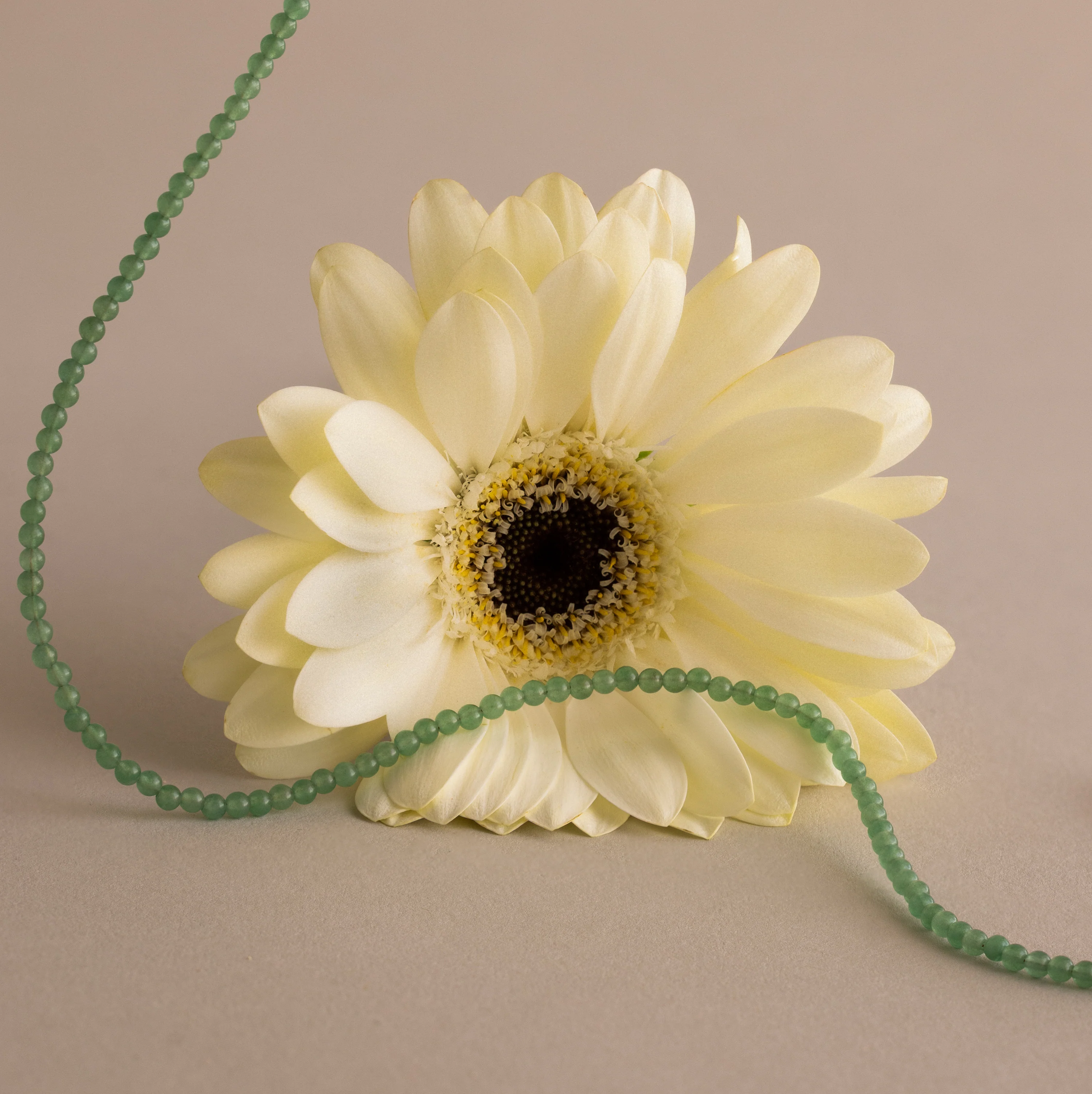 Tiny Aventurine Choker Necklace in 18K Gold - Image 7