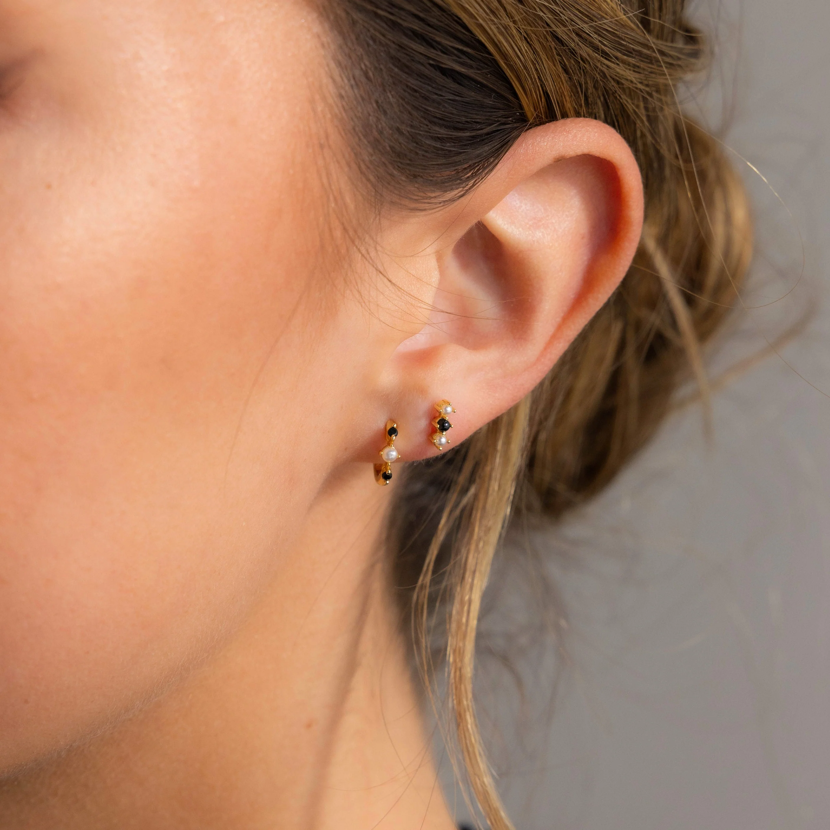 Tiny Onyx Pearl Bar Studs - Image 8