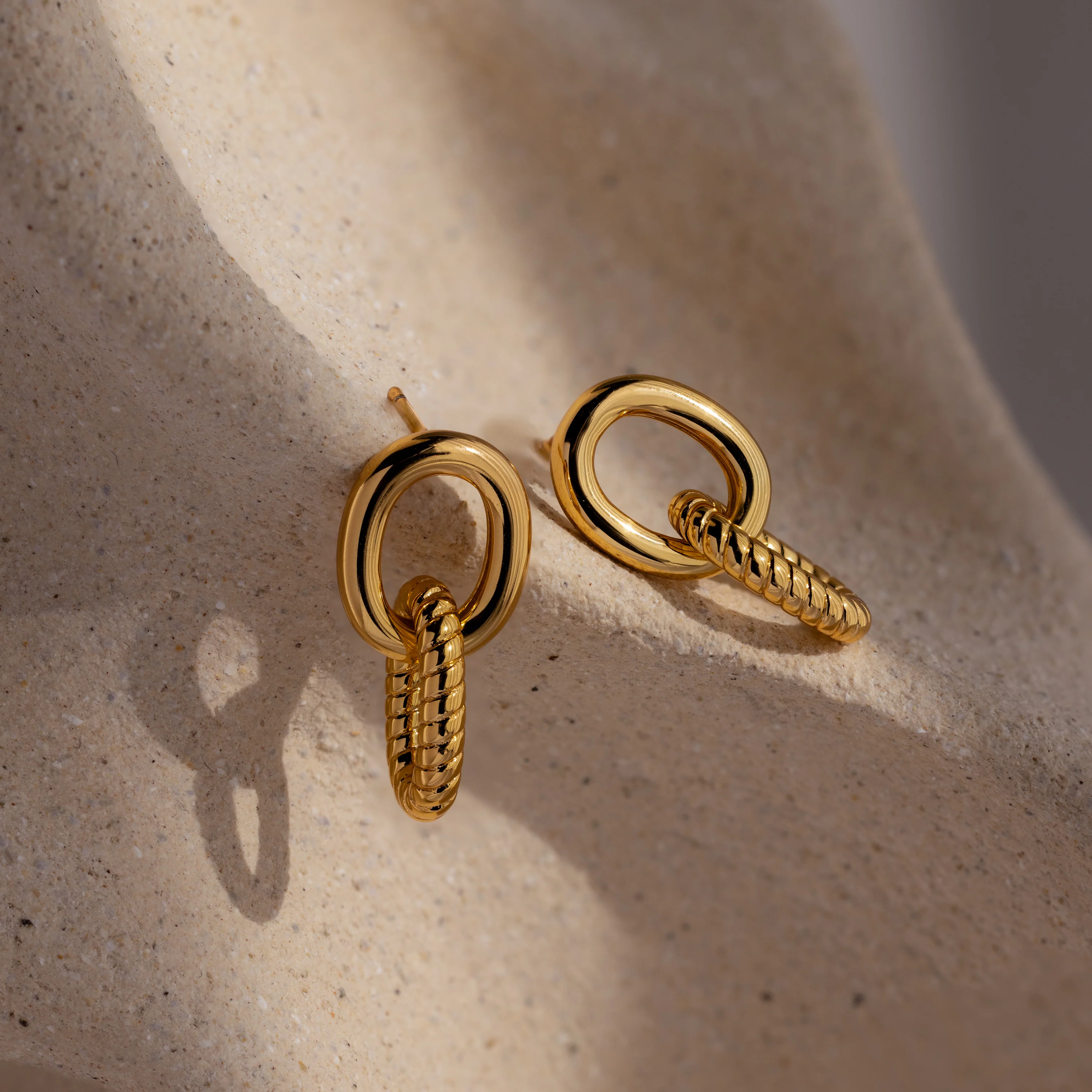 Twisted Link Earrings in 18K Gold - Image 3
