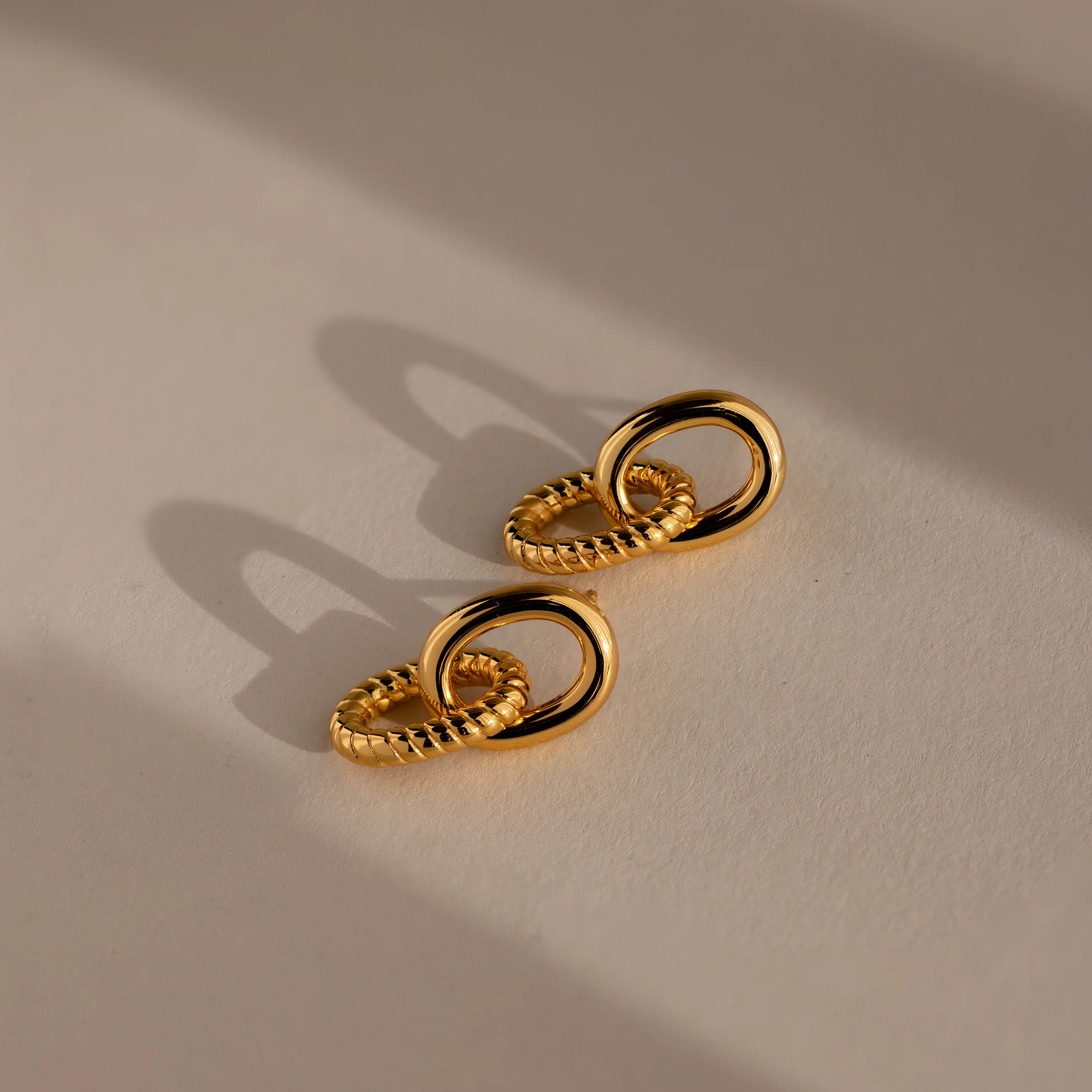 Twisted Link Earrings in 18K Gold - Image 5