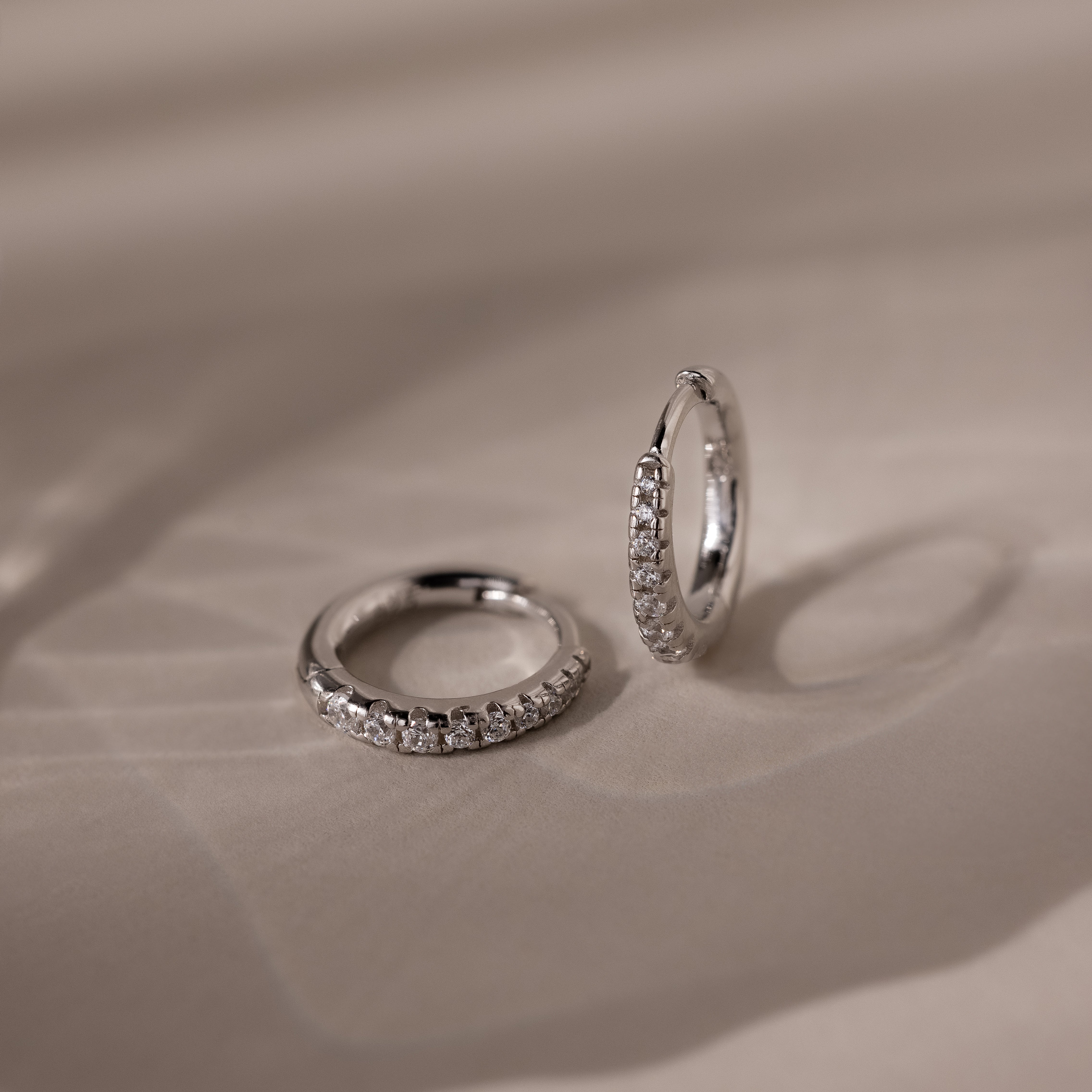 Vera Pave Huggies in Silver