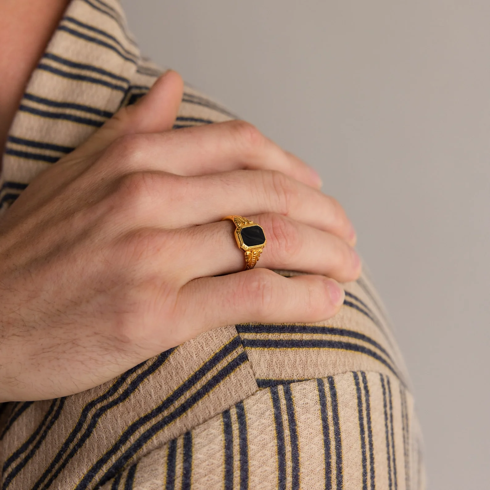 Vintage Black Signet Ring - Image 8