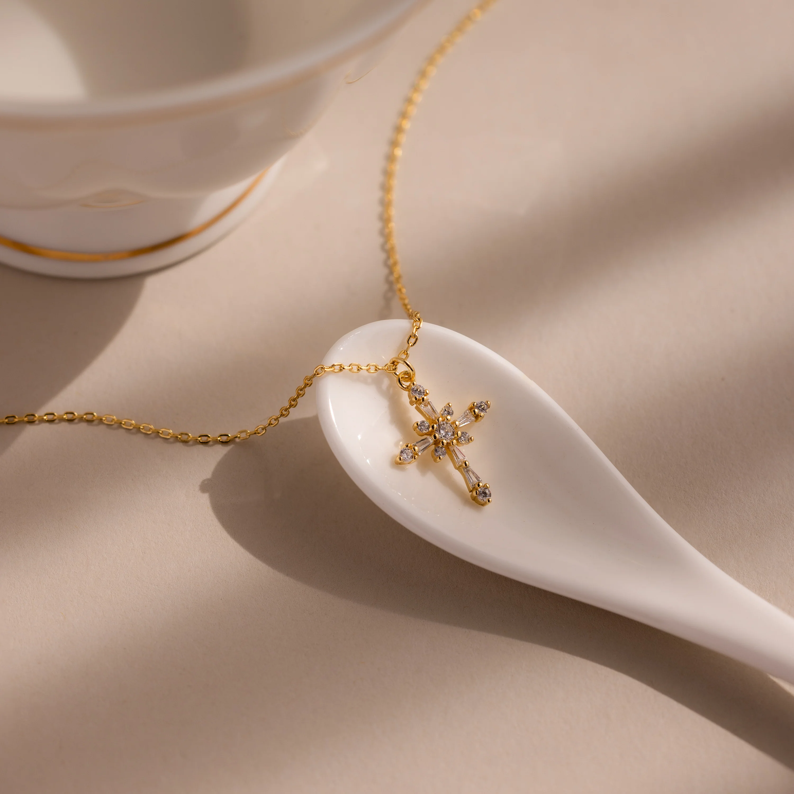 Vintage Diamond Cross Necklace in 18K Gold - Image 3