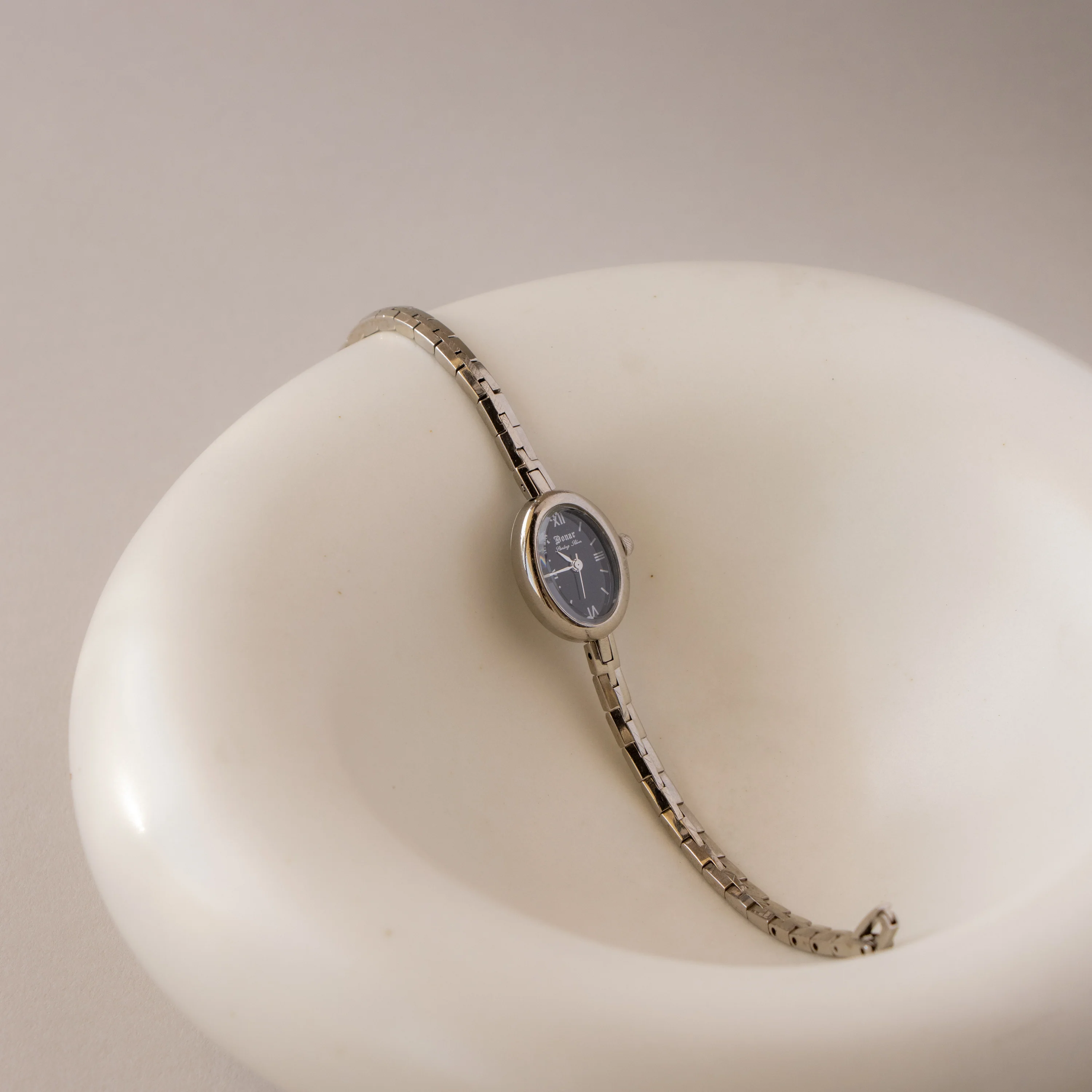 Vintage Donar Midnight Oval Silver Watch - Image 2