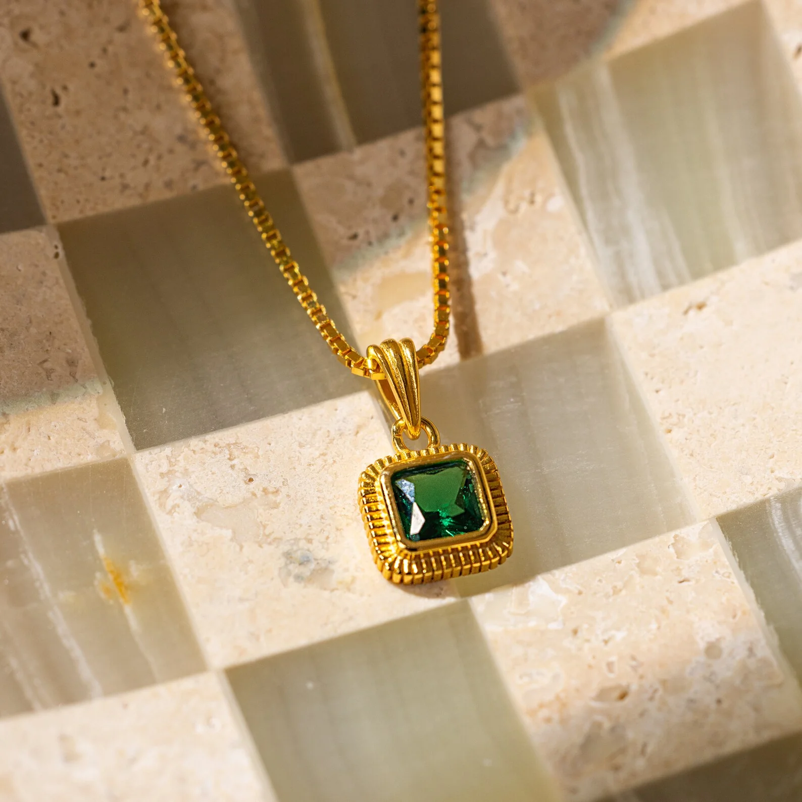 Vintage Emerald Pendant Necklace - Image 2