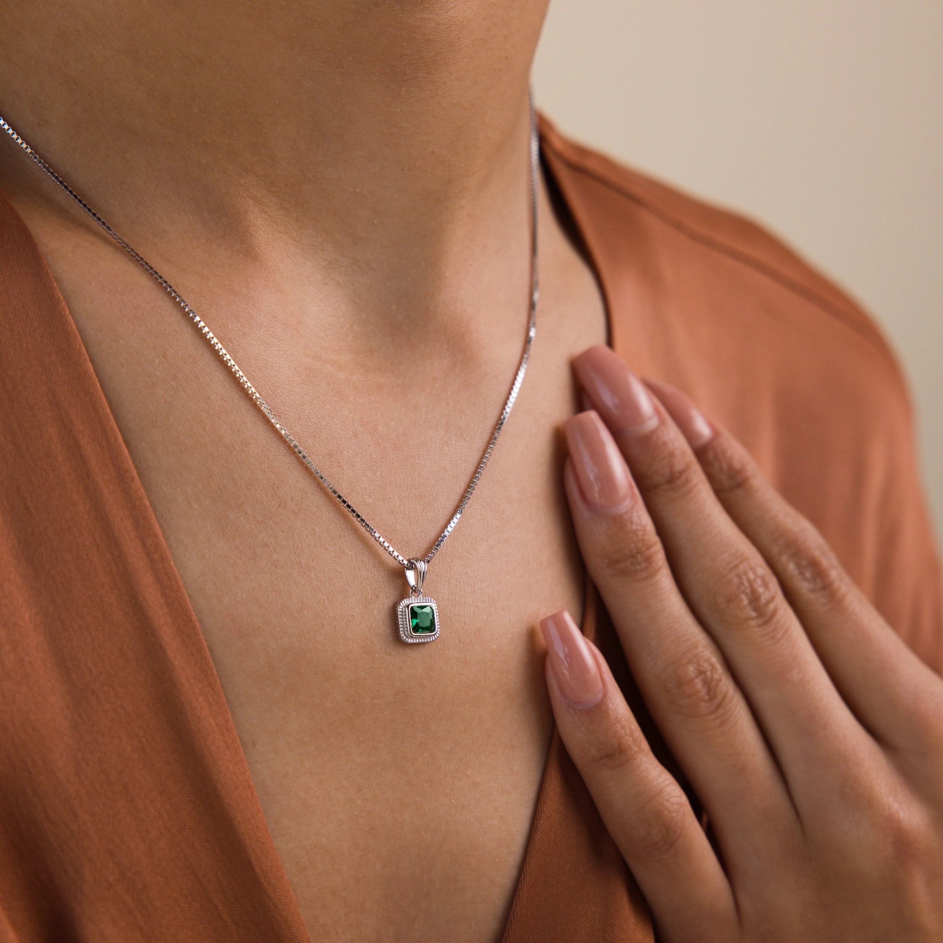 Vintage Emerald Pendant Necklace - Image 7