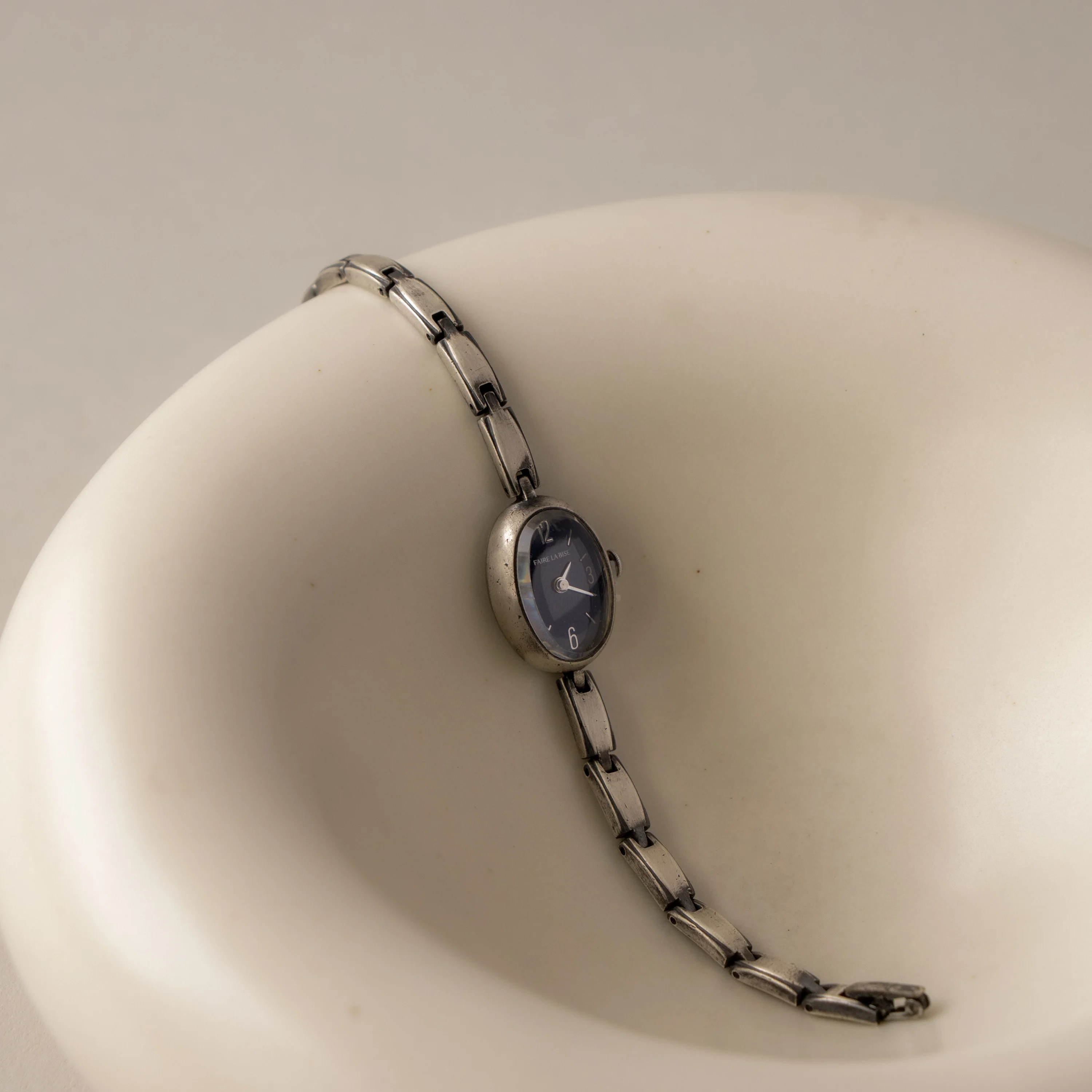 Vintage Faire La Bise Midnight Silver Watch - Image 2