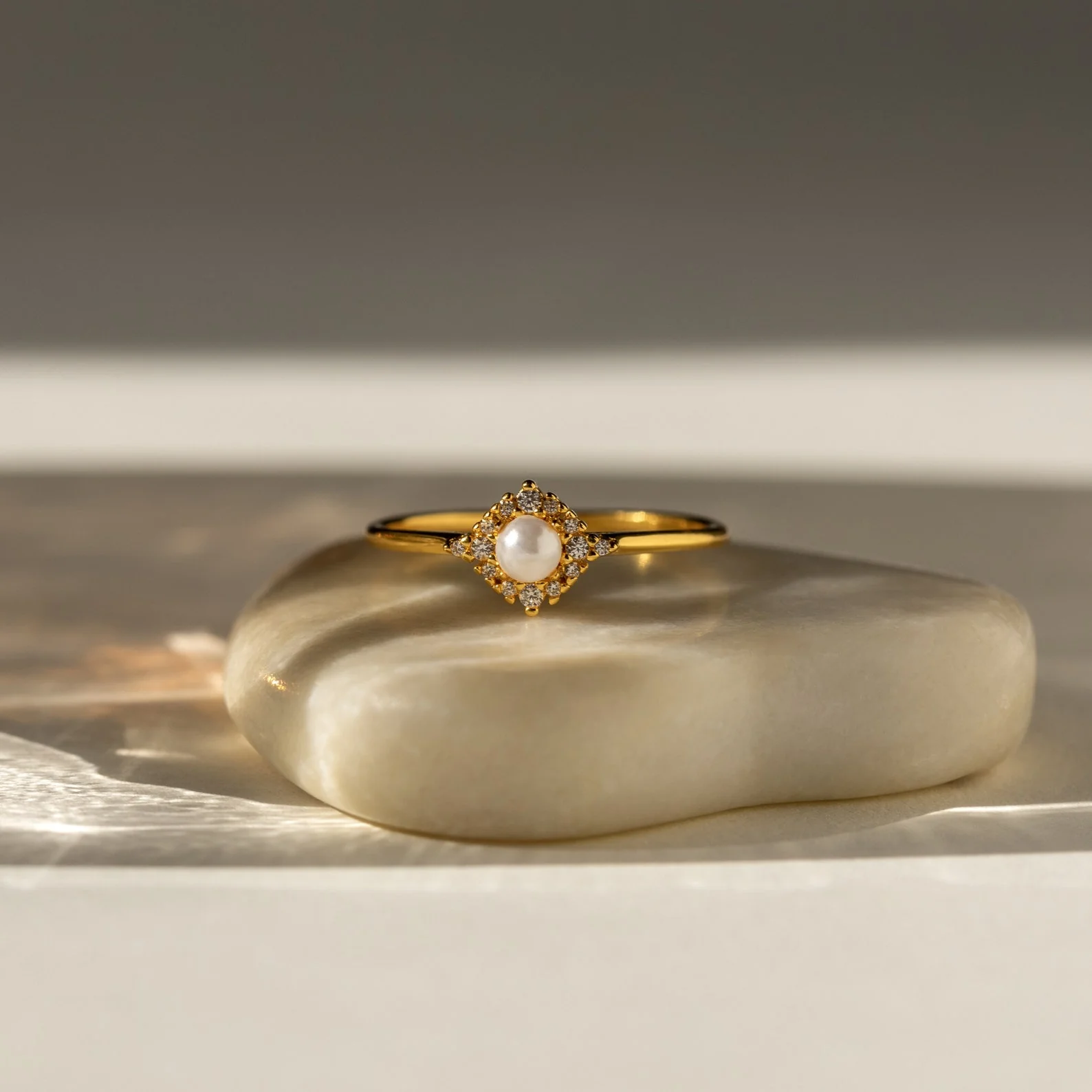 Vintage Pave Pearl Ring in 18K Gold - Image 3