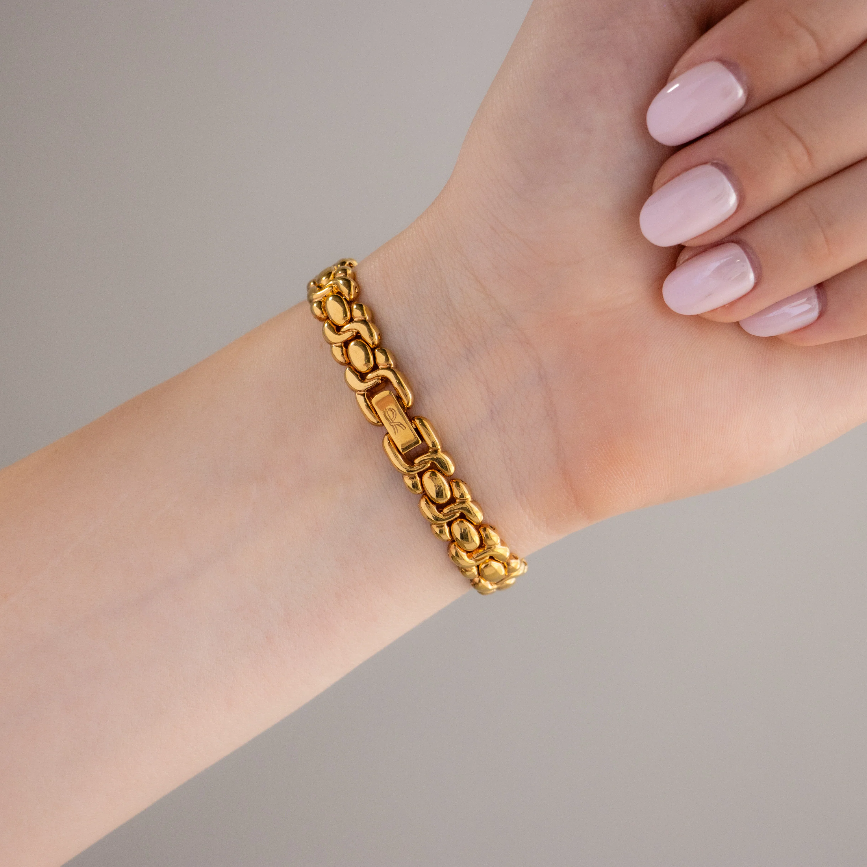 Vintage Roberta Di Camerino Pave Gold Watch - Image 3