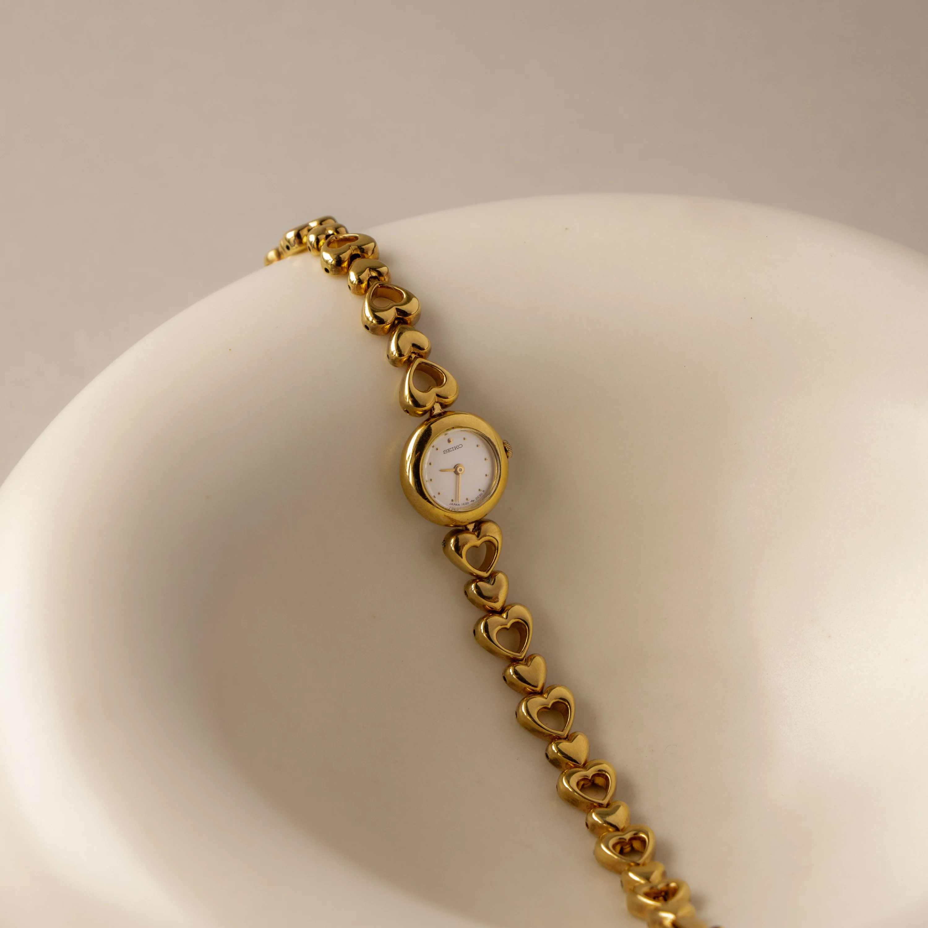 Vintage Seiko Dainty Hearts Gold Watch - Image 2